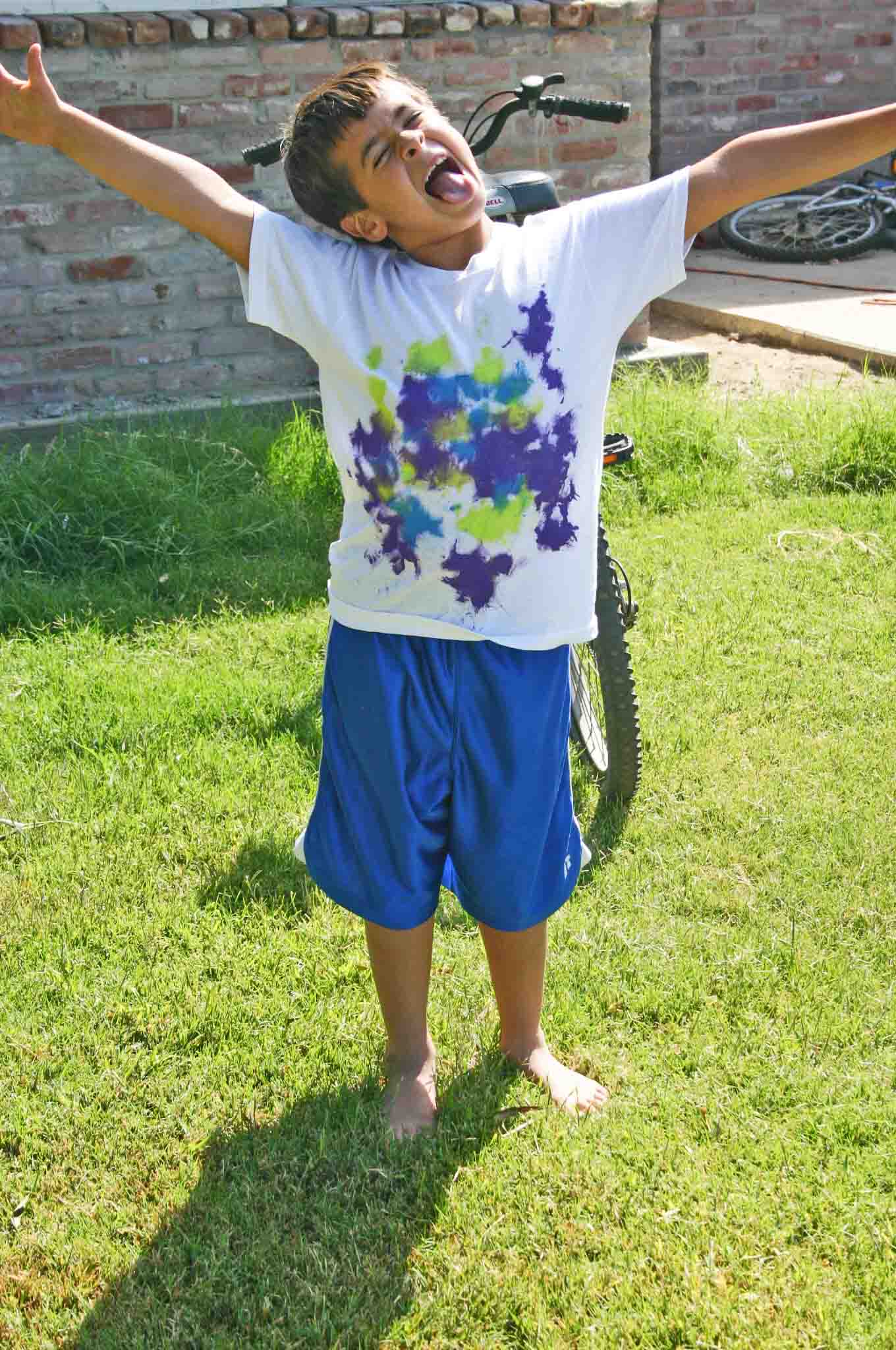 How to Make a Bubble Wrap Stomp Shirt