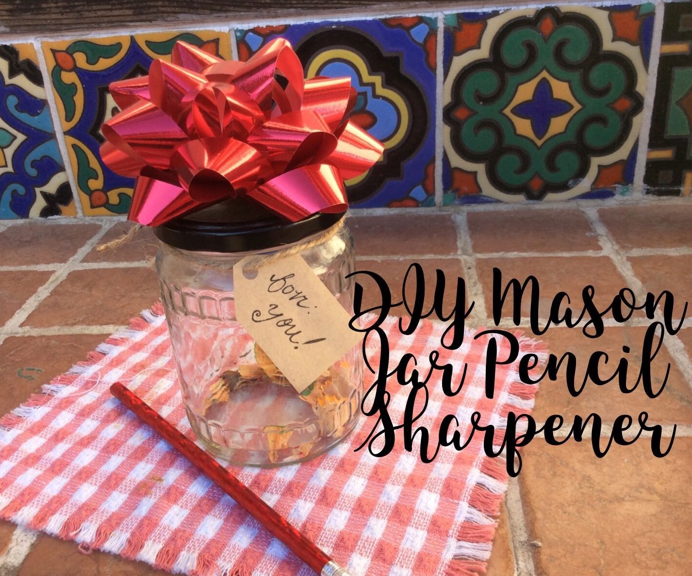 DIY Rustic Mason Jar Pencil Sharpener: the Perfect Gift for Any Artist 