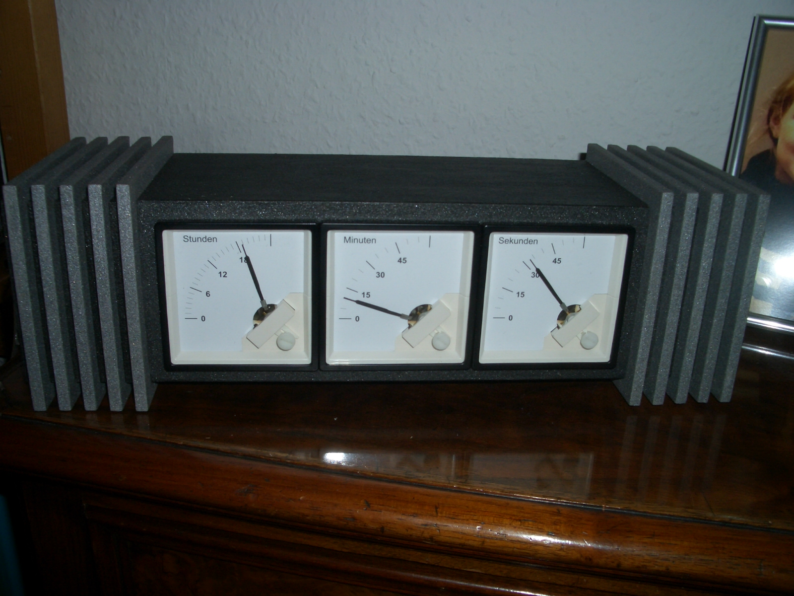 A Dieselpunk Desktop Clock