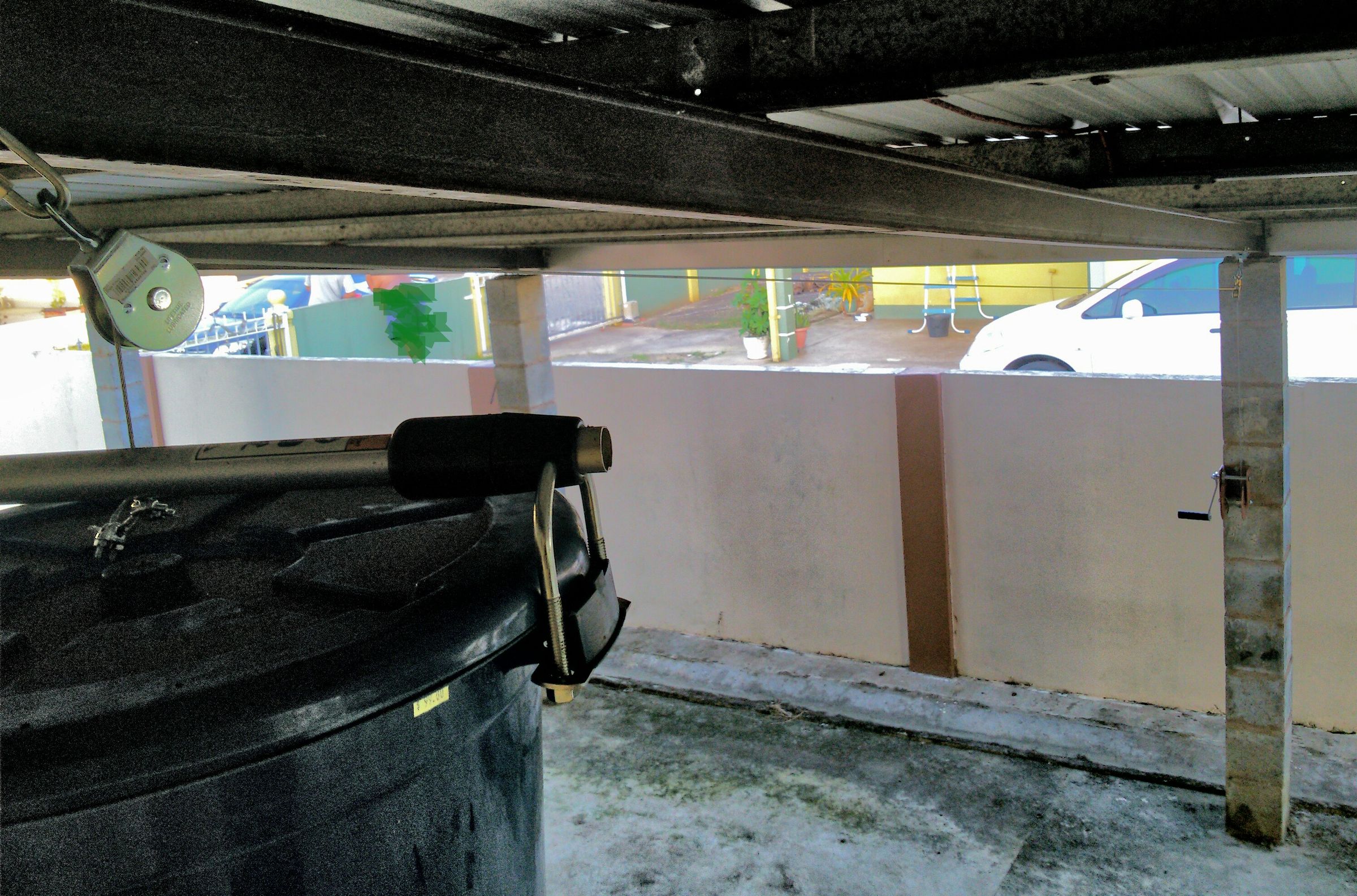 Manual Winch for a Dog Feeder