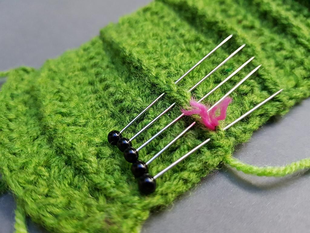 Çölde İki Balon Süzülür. Biri Bağırır