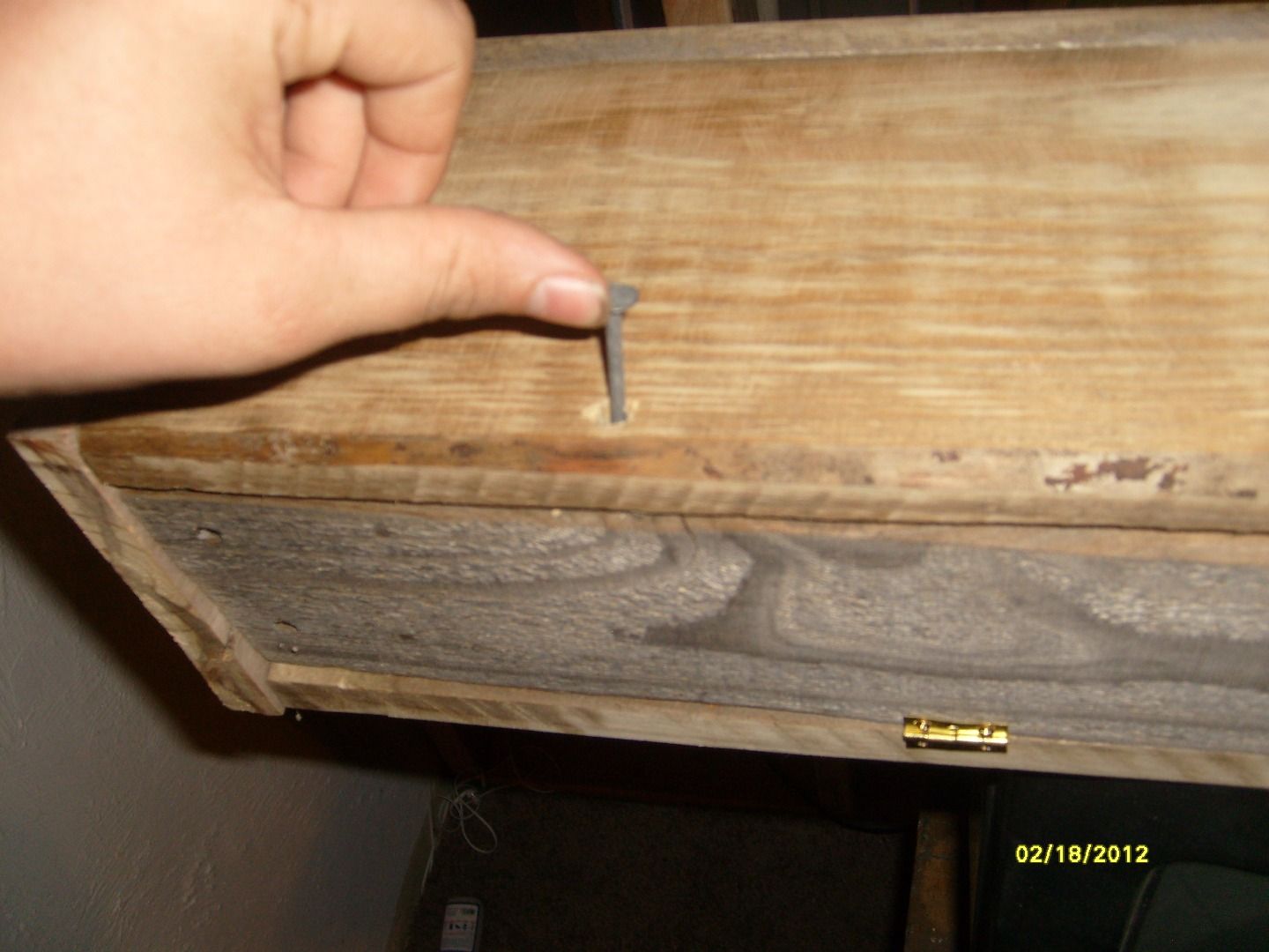 Secret Compartment Wall Shelf (Made From Recycled Wood!) 3 Steps