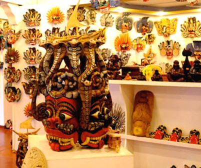 How to Explore Live Carvings at Bentota