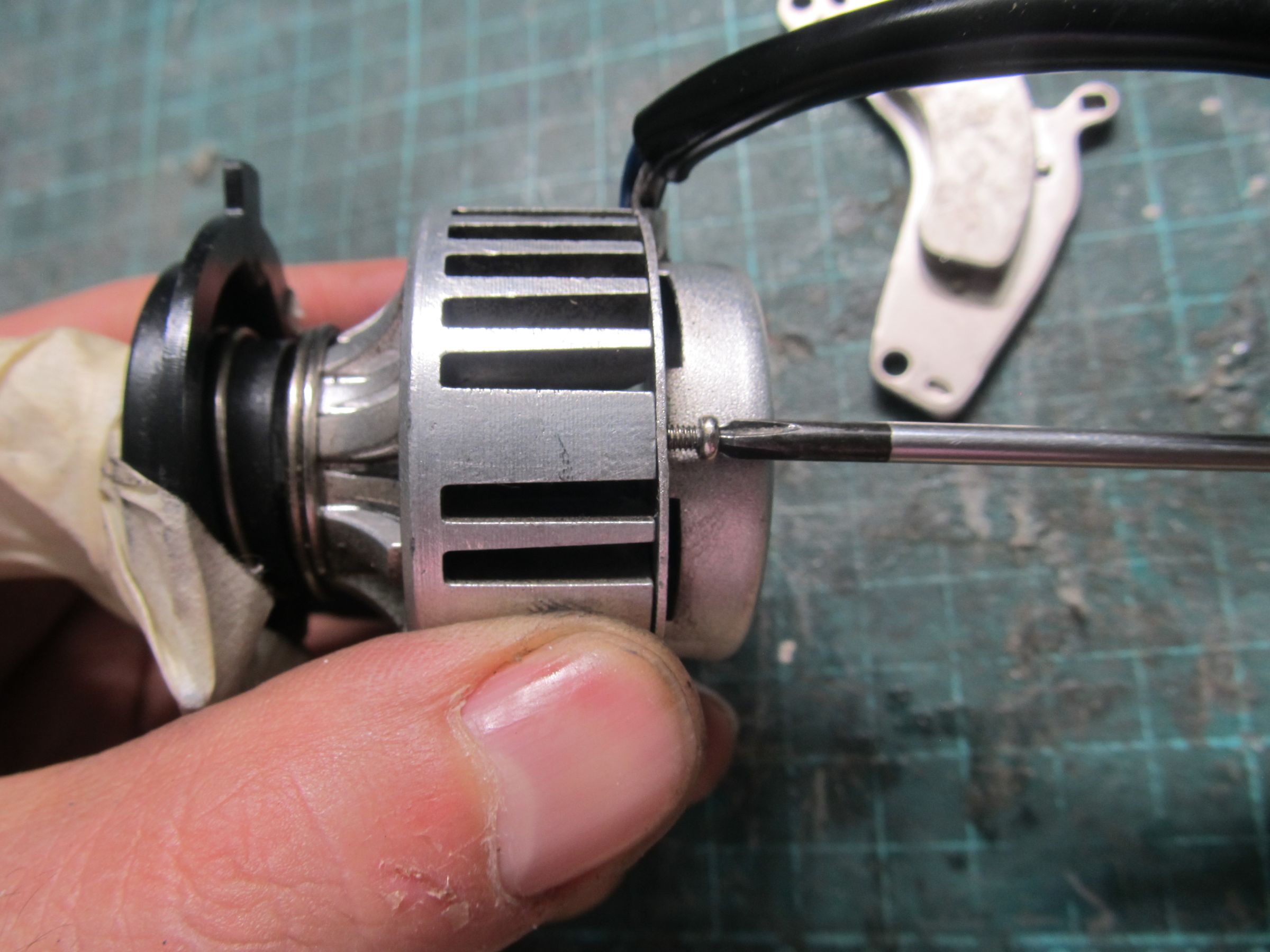 Reviving a Squeaky or Jammed Fan 12 Steps (with Pictures) Instructables