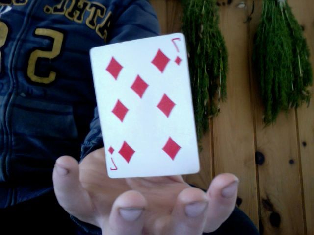 Very Easy Card Levitation.