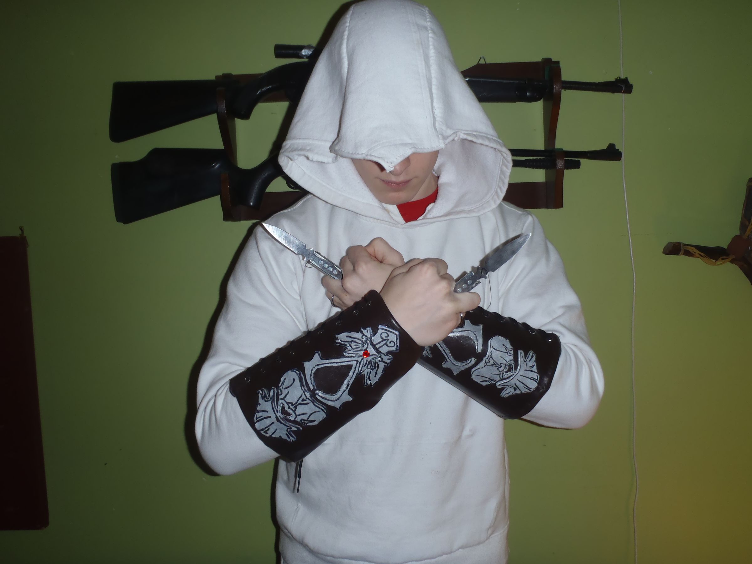 How to Make an Assassin's Creed Hidden Blade W/ Vambrace