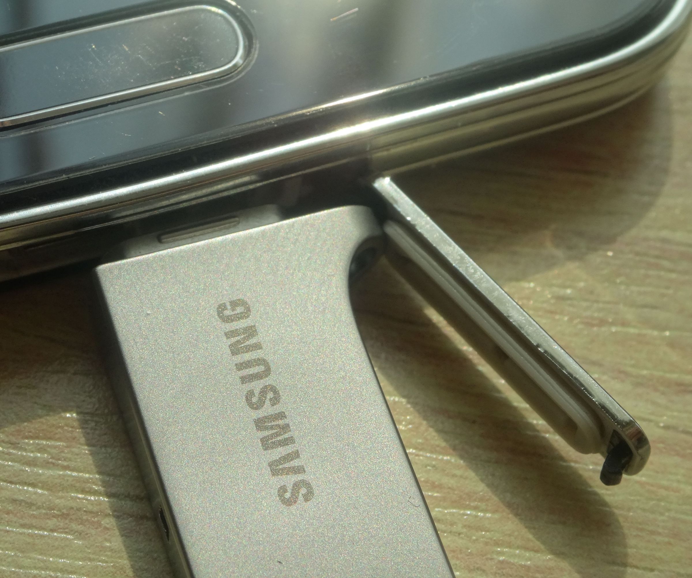 Making the Samsung USB Flash Drive Duo Fit in a Samsung Galaxy S5