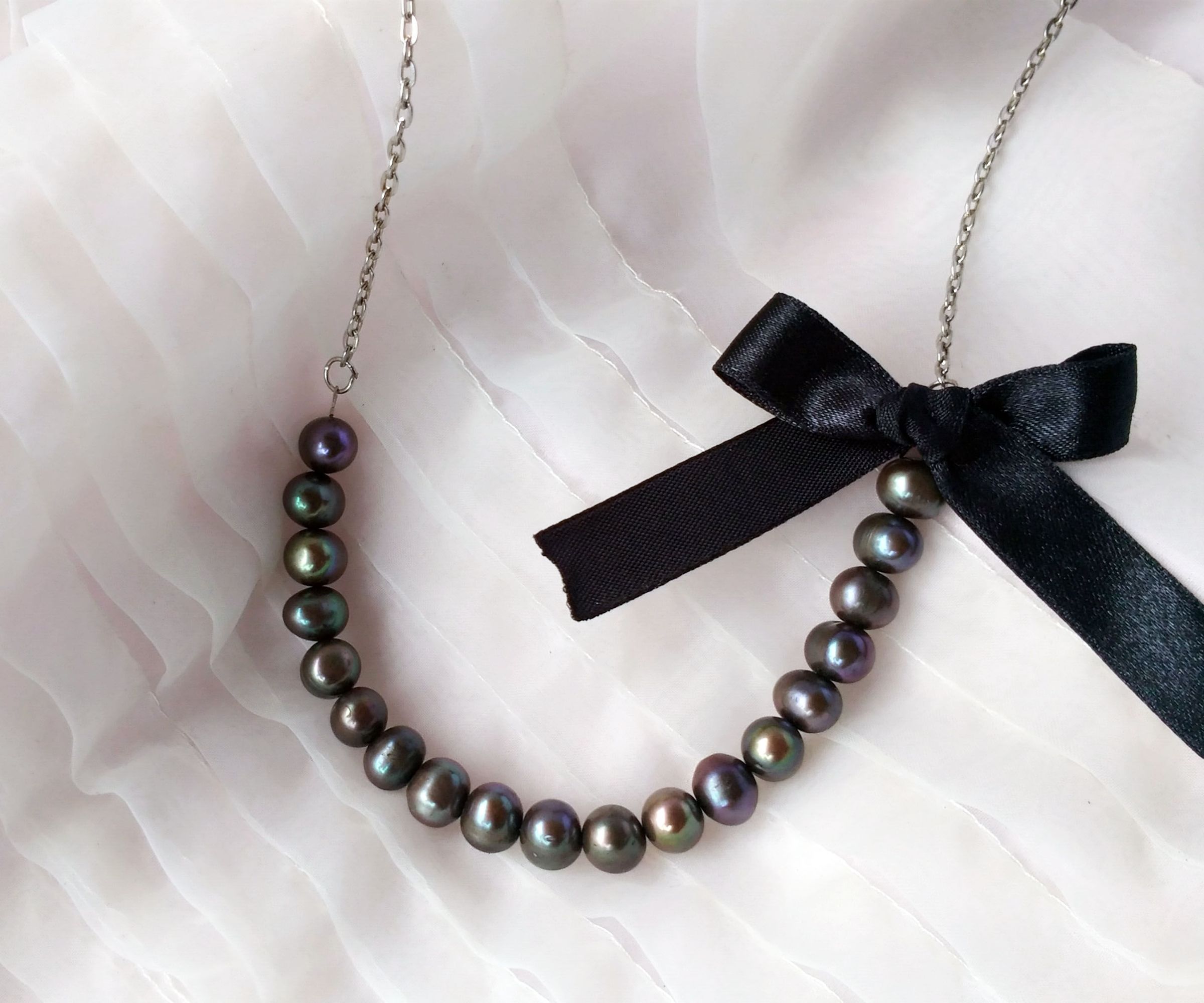 How to Make a Necklace by Recycling Old Jewelry 