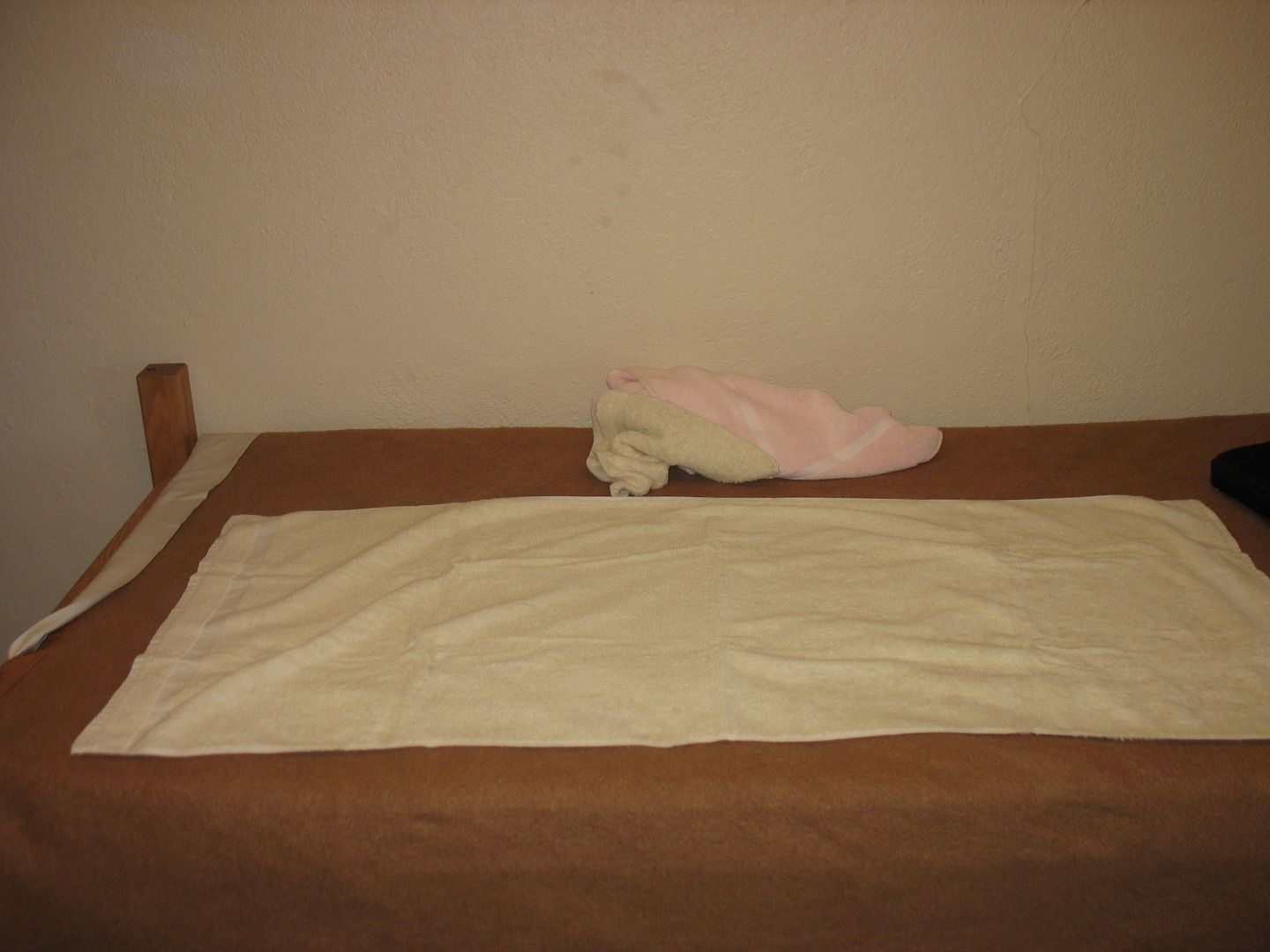 Folding Towels in Quarters and Thirds 9 Steps Instructables