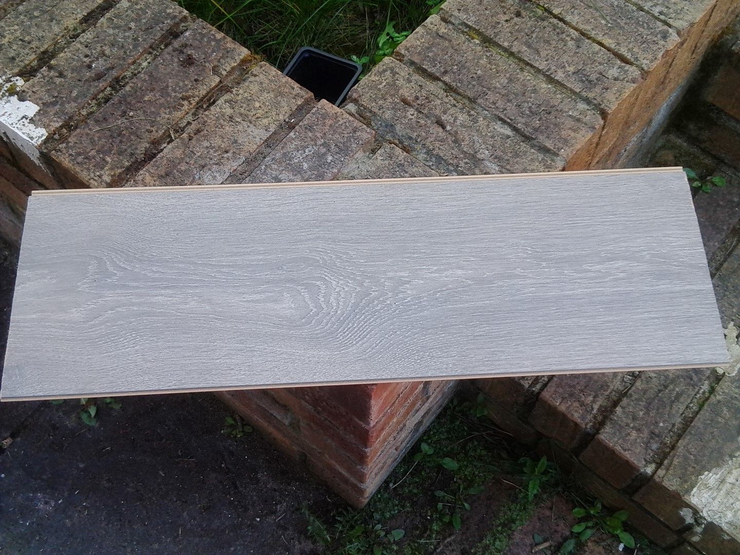 Super Simple DIY Lapdesk From (Scrap) Laminate Floor Boards 4 Steps