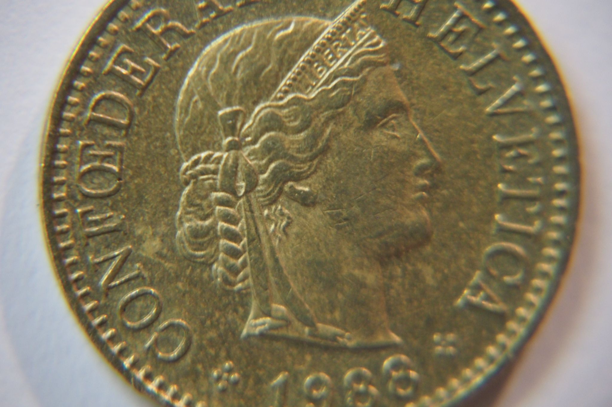 Make Microscopic Pictures Using Watchmaker Magnifing Glasses