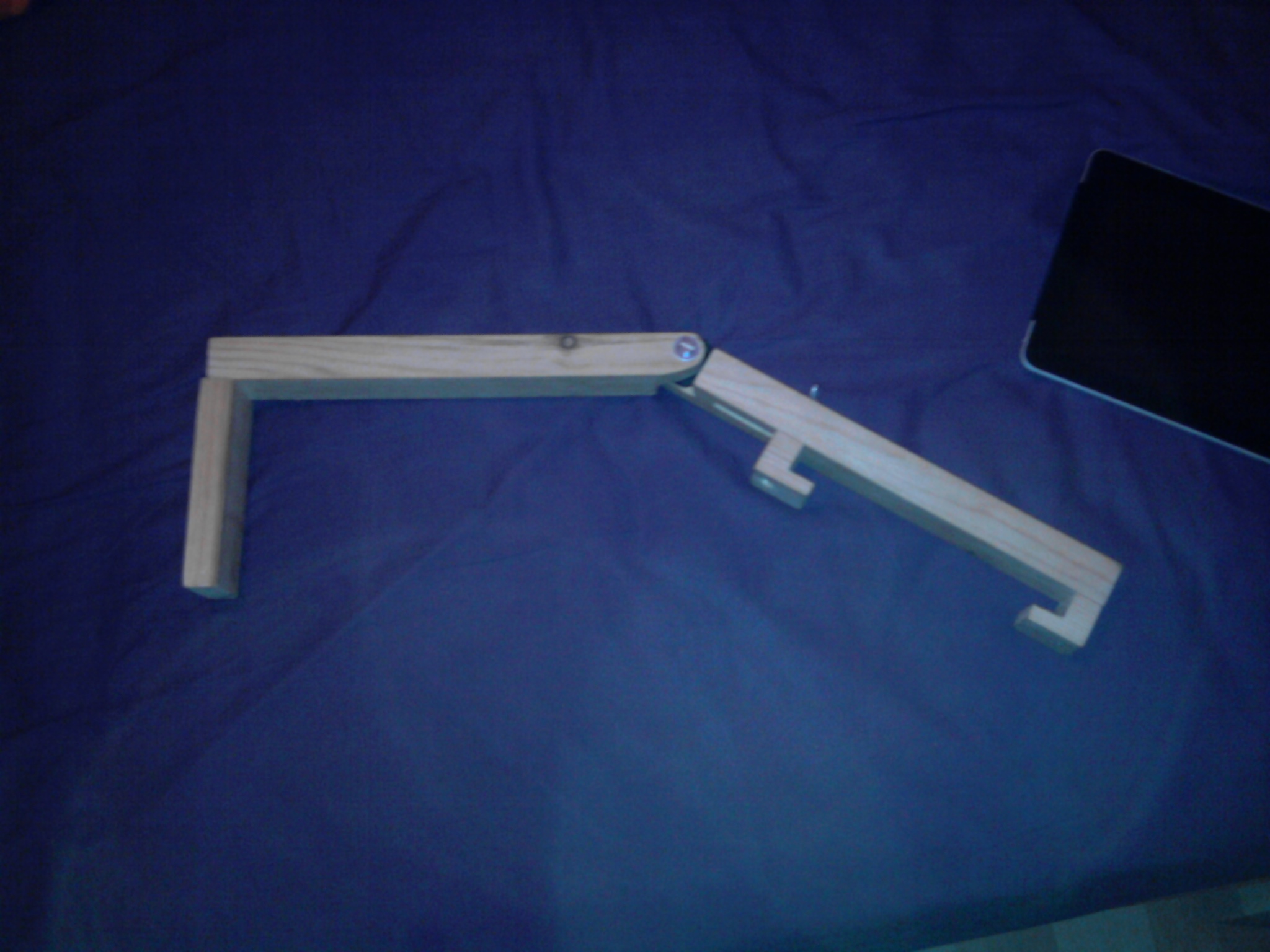 Support for the Head of the Bed to Put Ipad