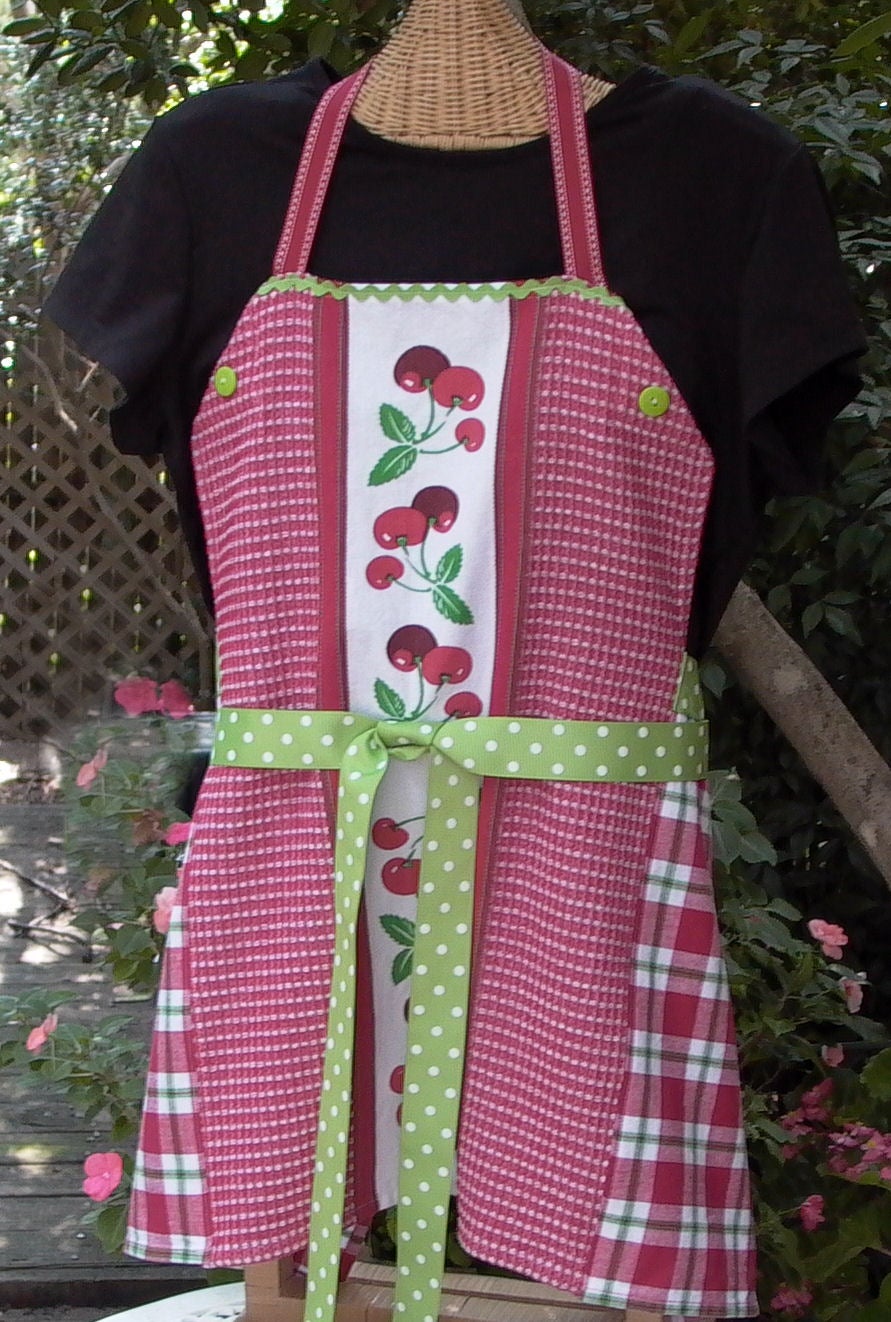 Quick and Fun Apron Made From Two Dish Towels