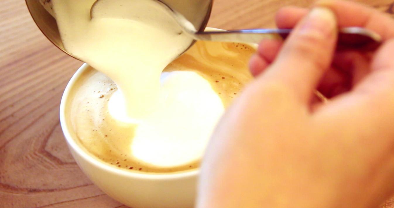 How to use an espresso machine ~ pulling shots, steaming milk, and more!