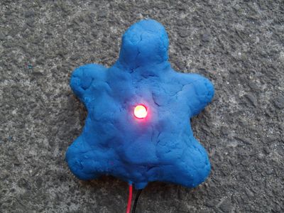 Make the Glow Worm From Plasticine