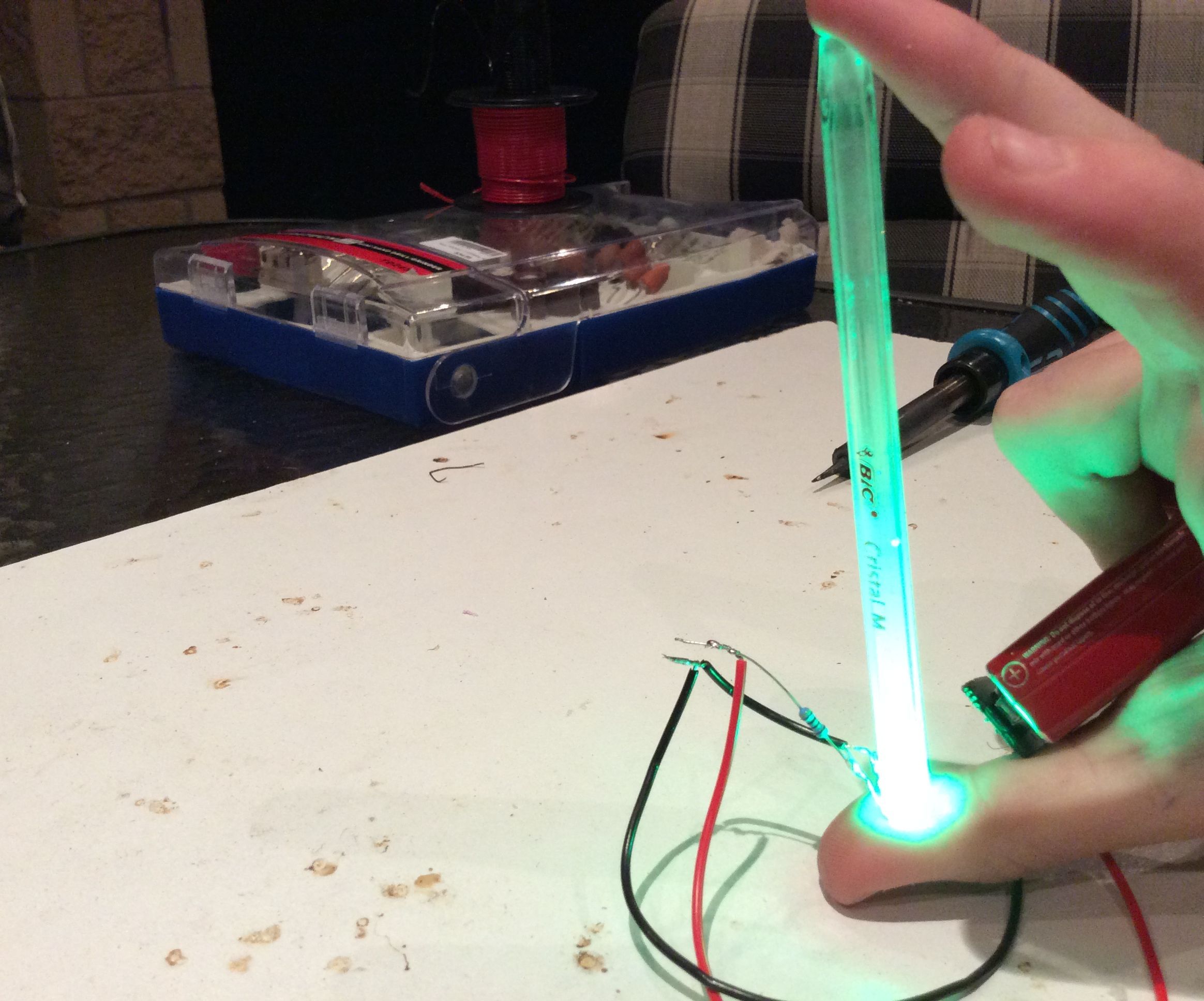 HOW TO MAKE a DIY GLOW STICK!