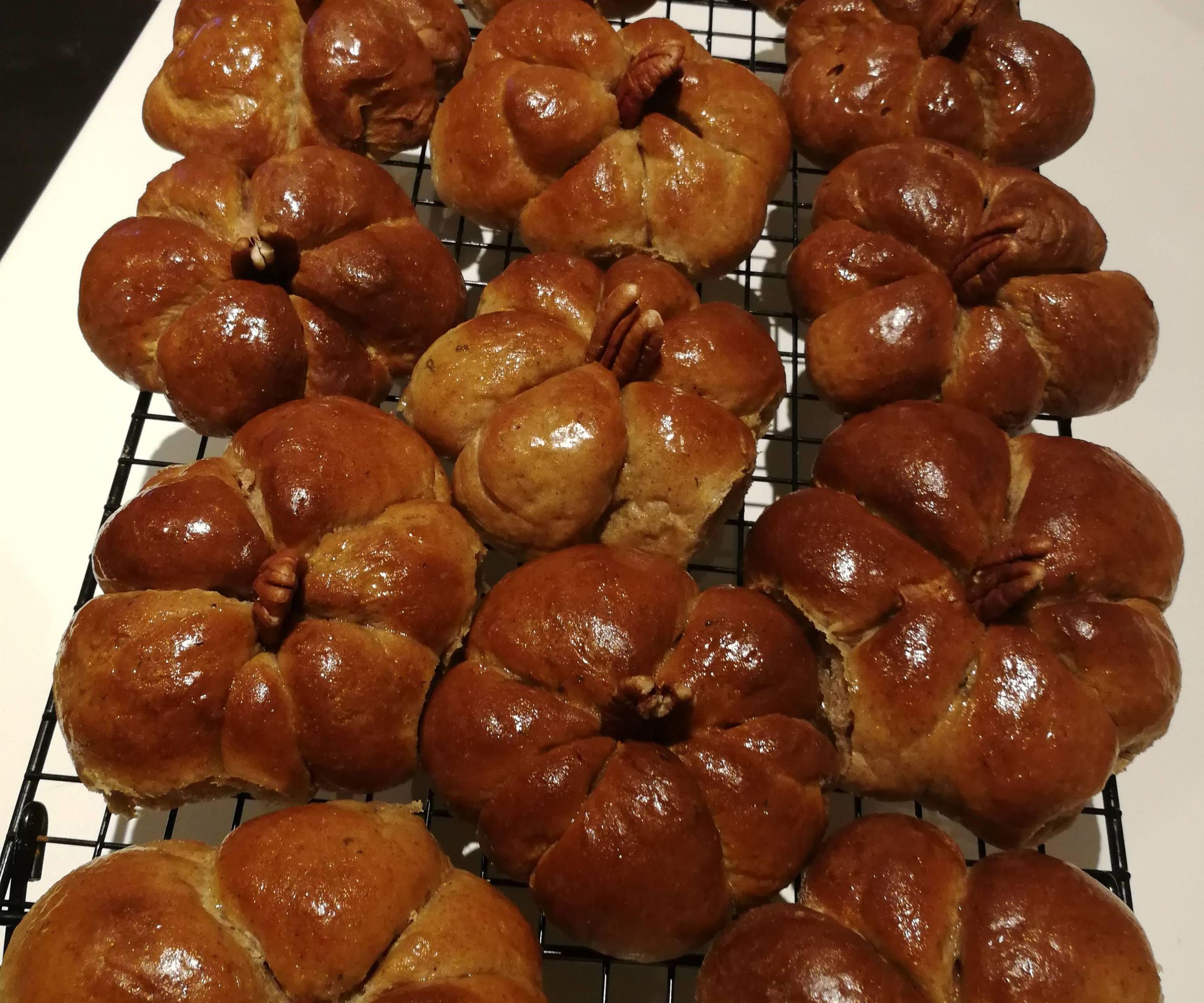 Pumpkin Bread Rolls