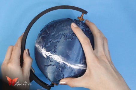 Mounting the Globe on the Base