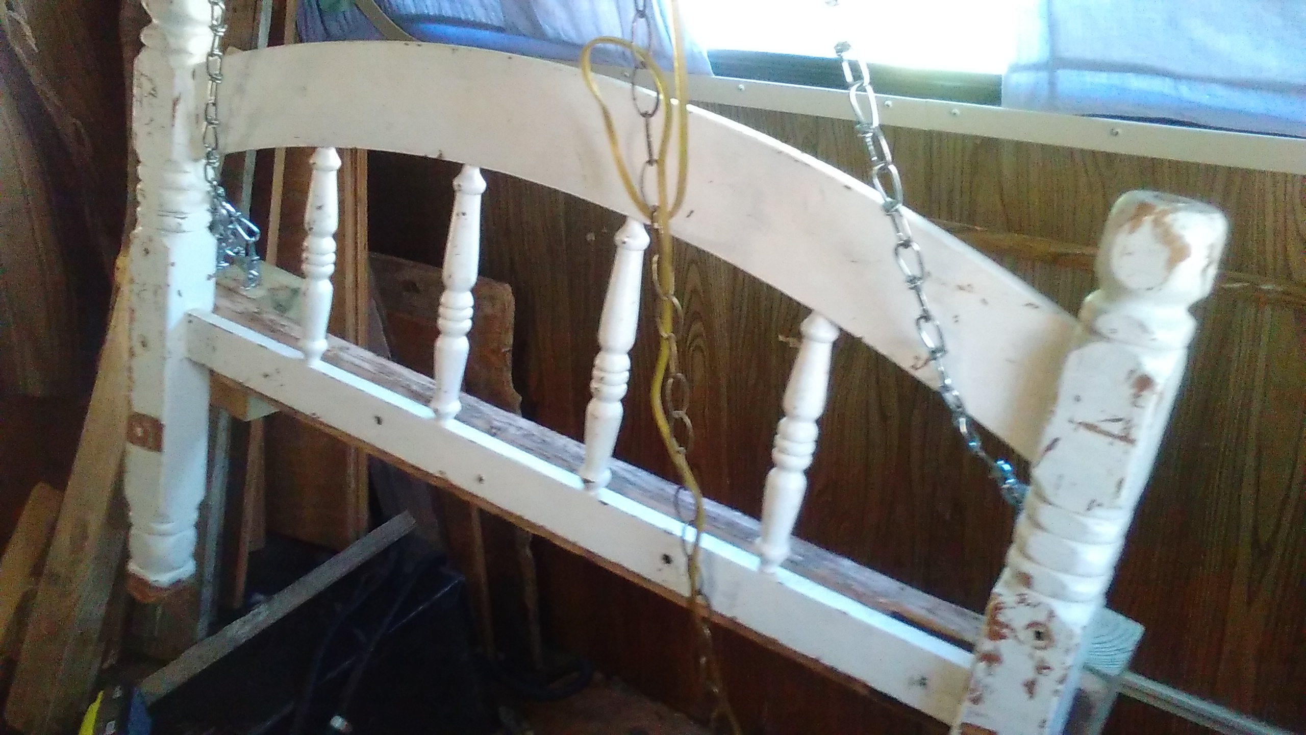 Swinging Bed Out of Pallets