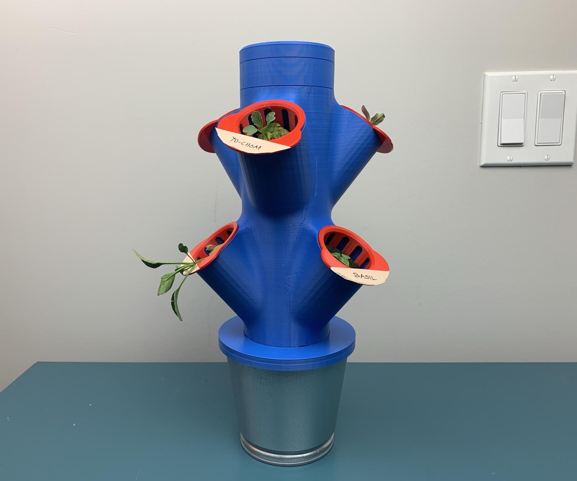DESKTOP HYDROPONIC TOWER