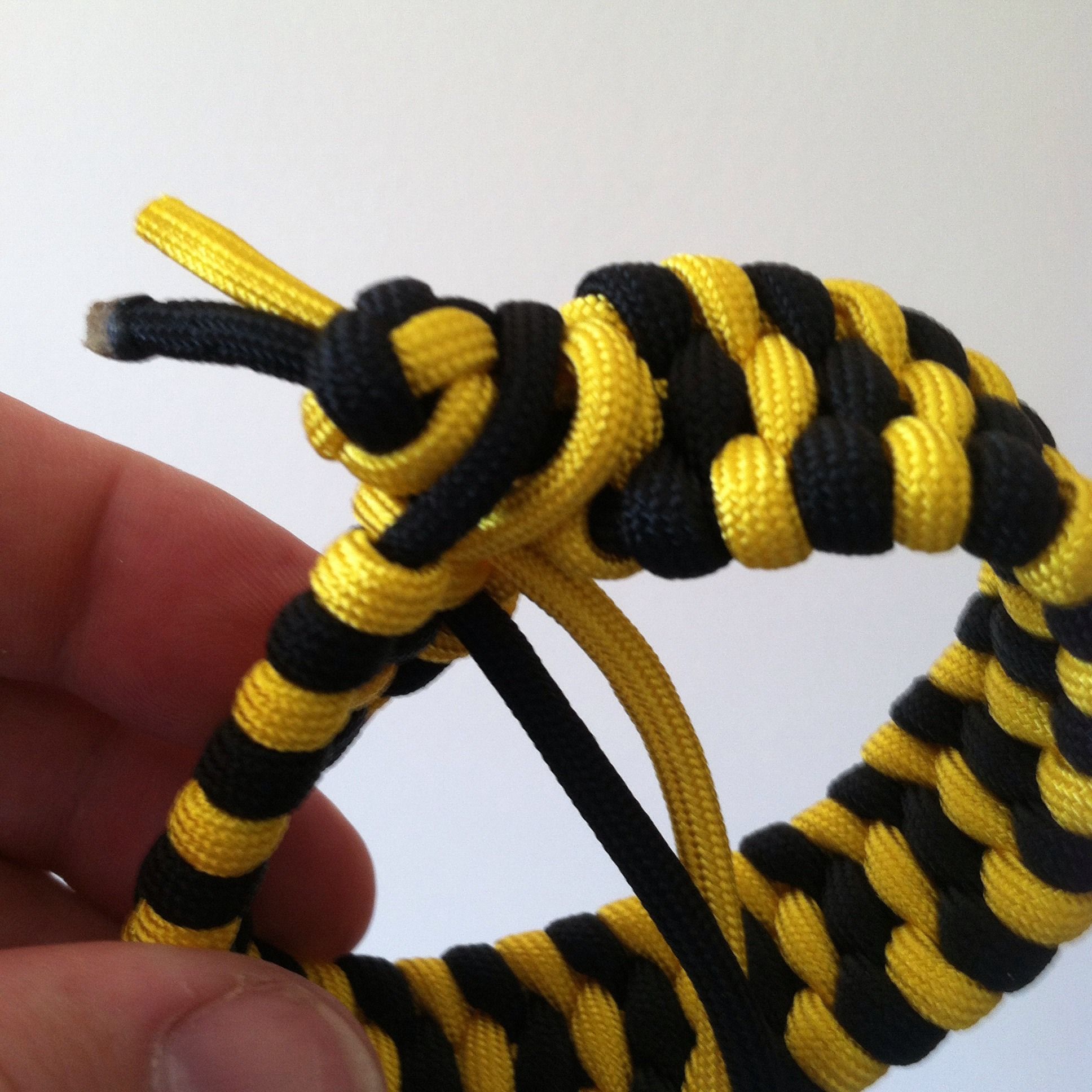 Ladder Bracket Or Trilobite Paracord Bracelet 8 Steps Instructables
