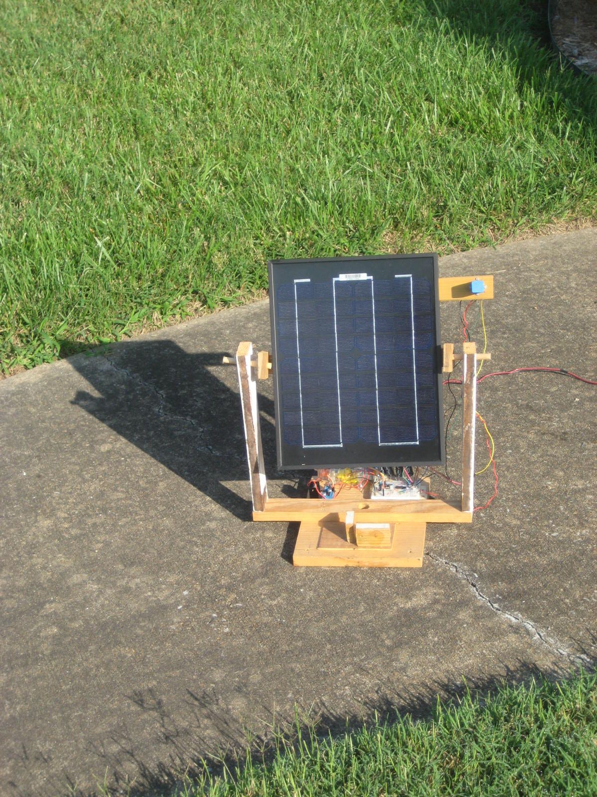 Portable Solar Tracker (No Microcontroller Required!)