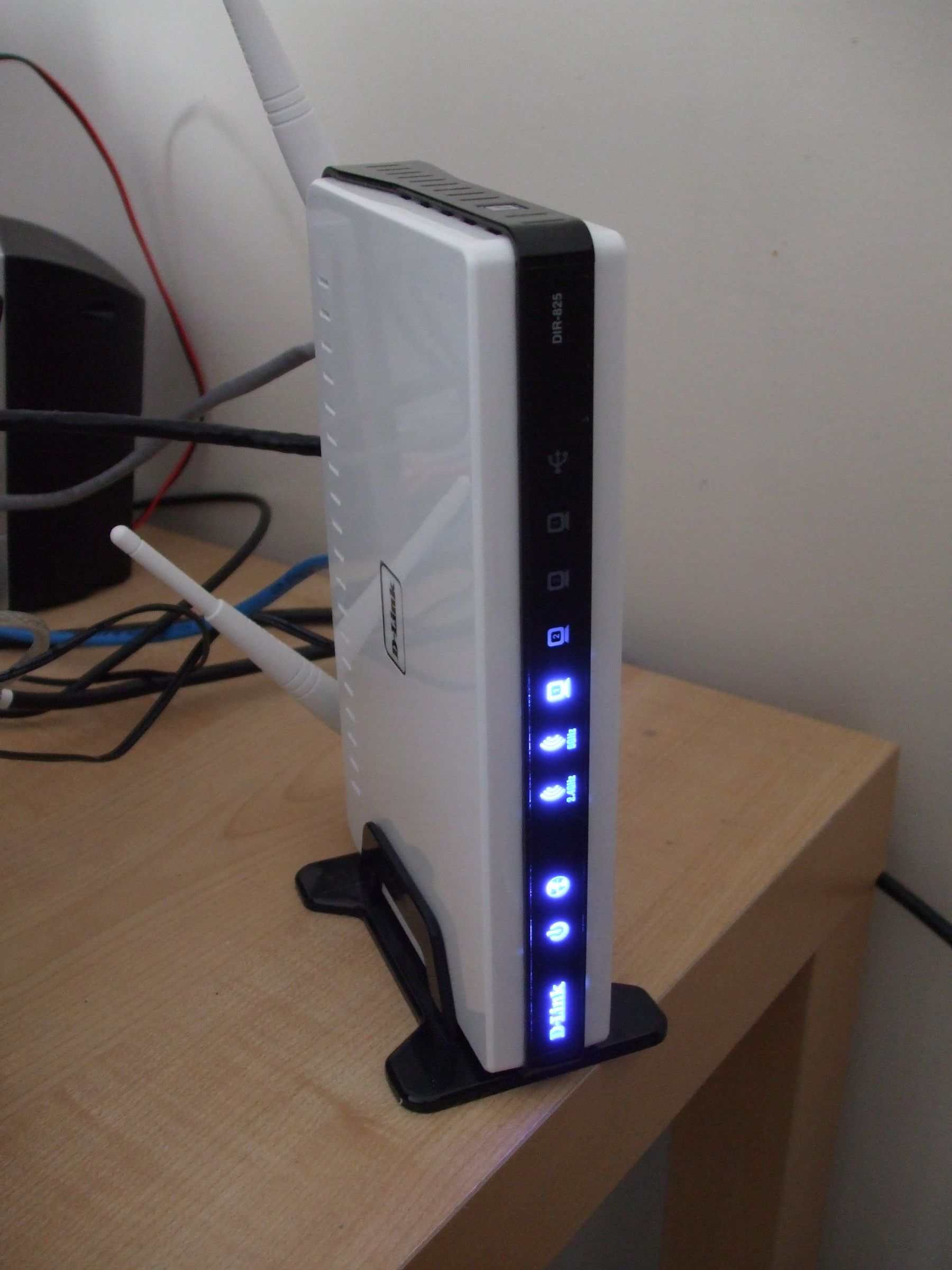 Watch Online TV on Big LCD Screen