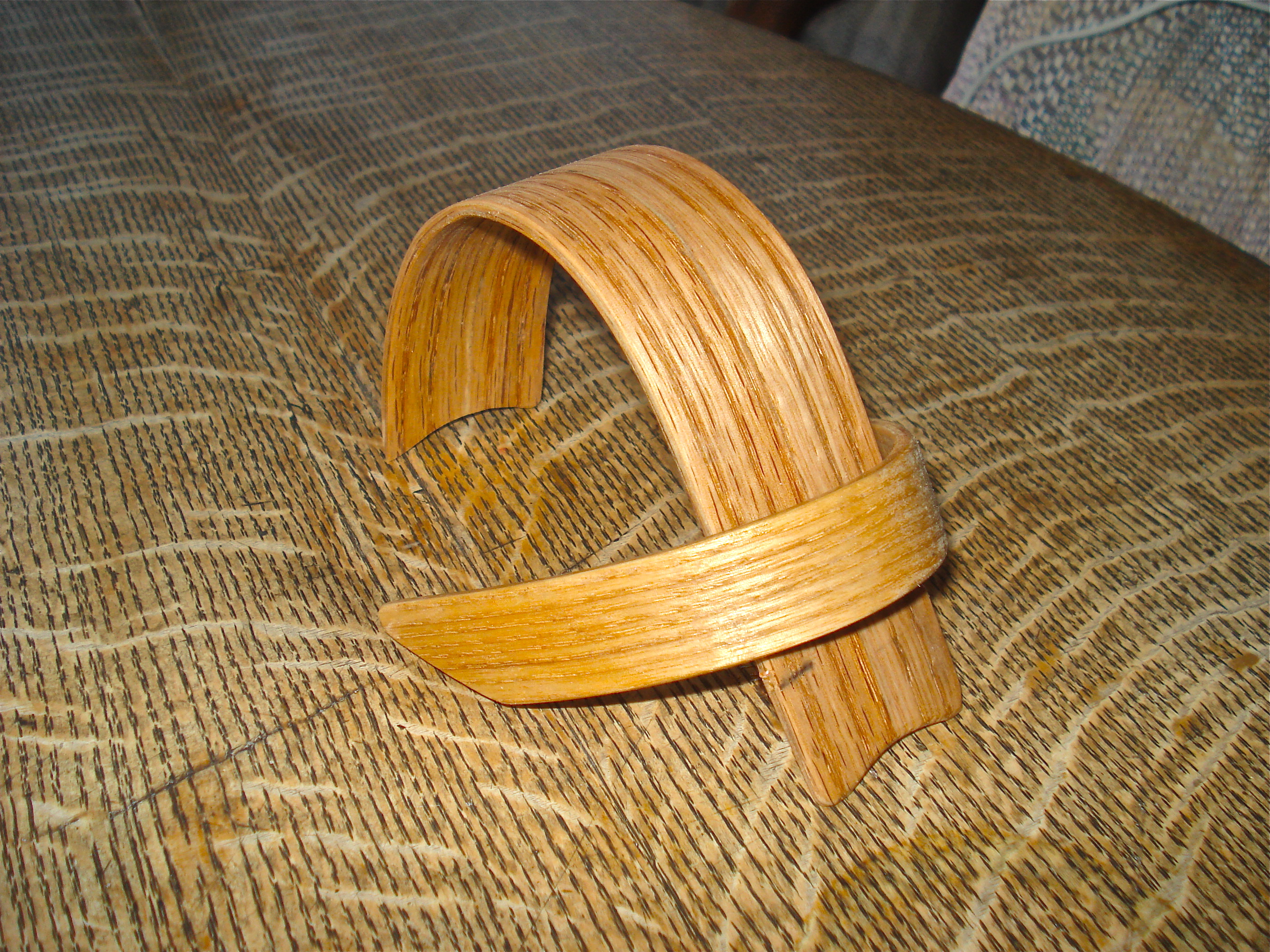 Bent Wood Ipod Stand