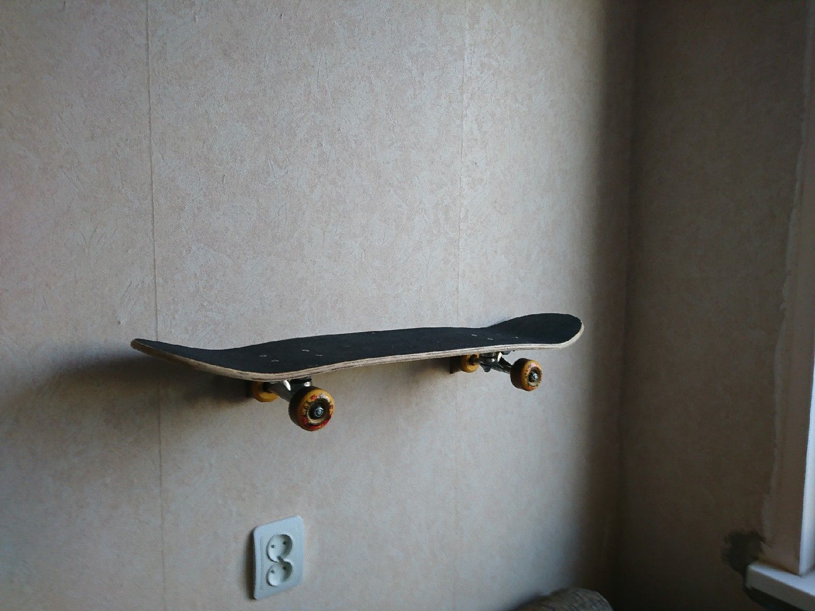 How to Make a Skateboard Shelf 3 Steps Instructables