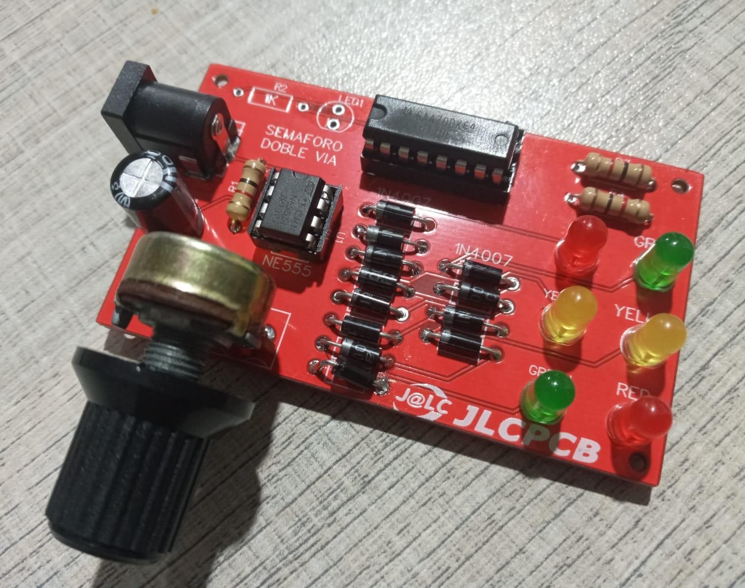 DOUBLE WAY TRAFFIC LIGHT