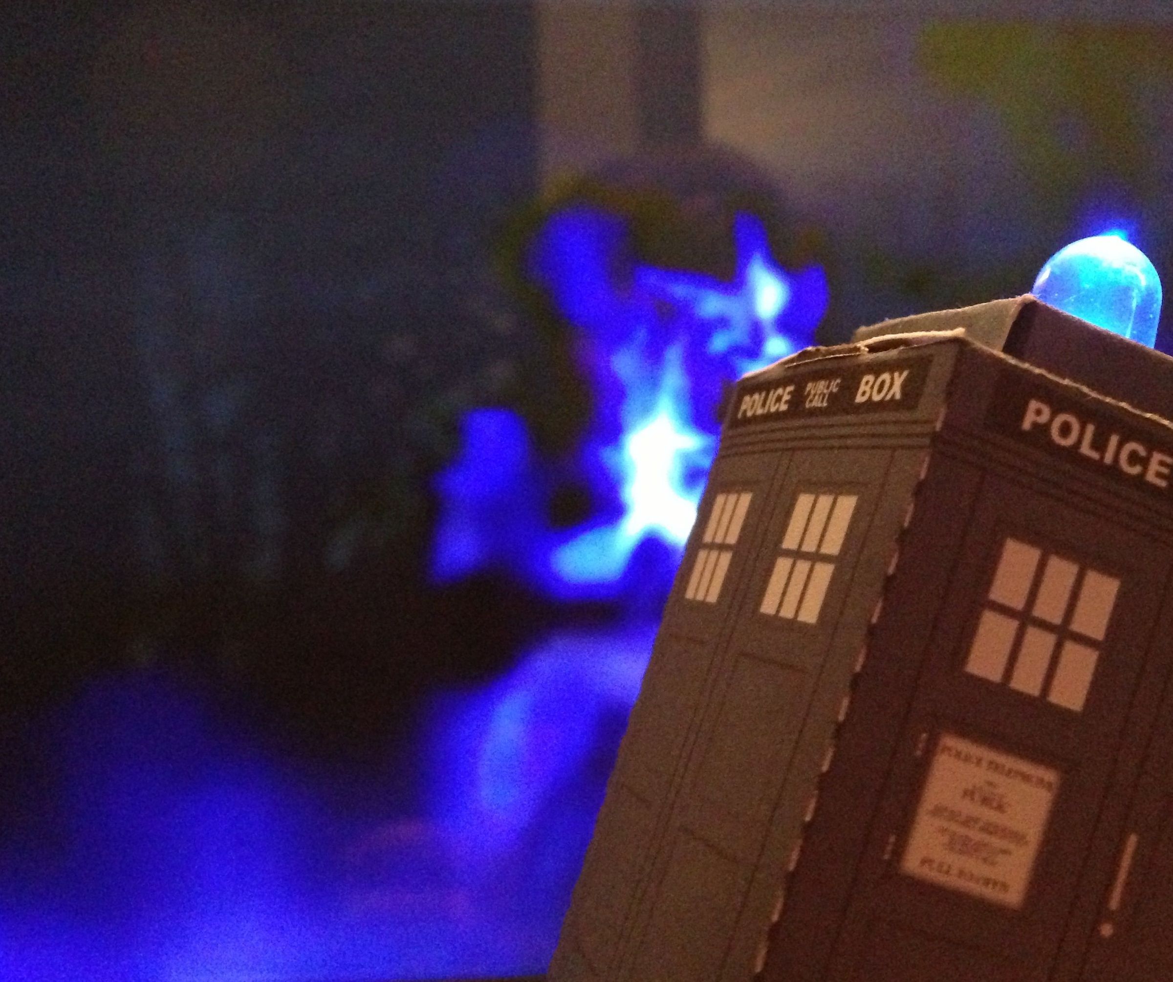Spinning Blinking Papercraft Tardis