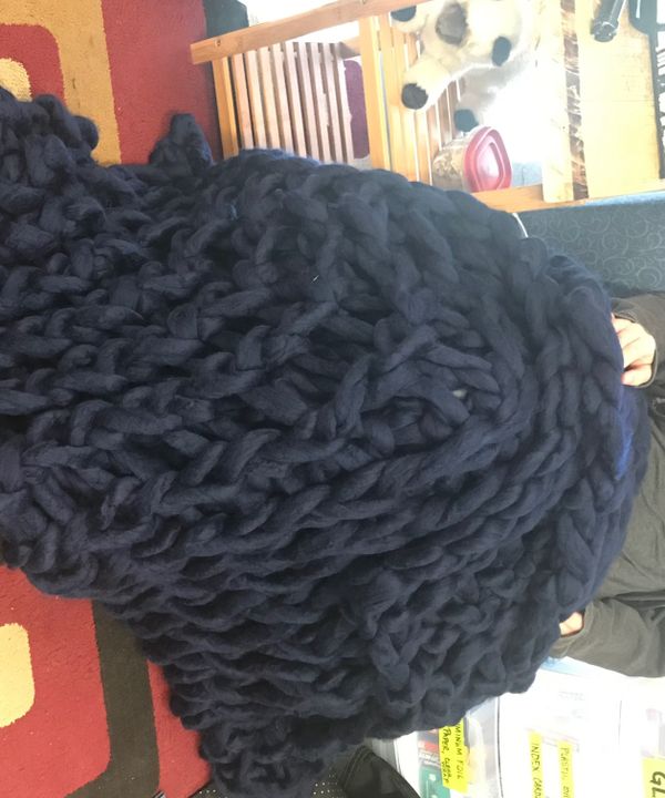 DIY Arm Knitted Chunky Blanket
