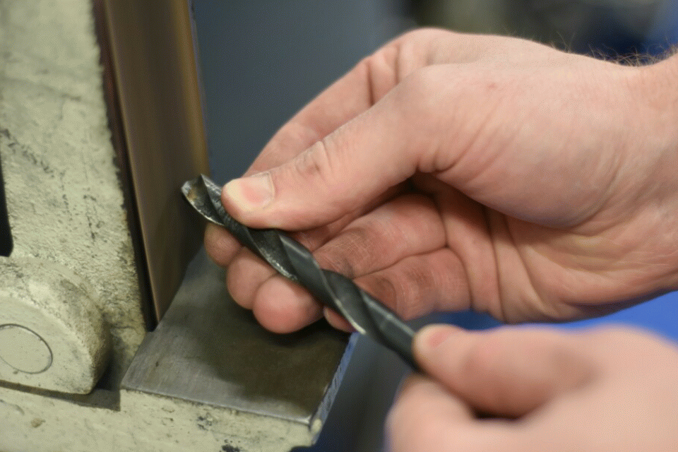How to Sharpen Used and Dull Drill Bits By Hand 11 Steps