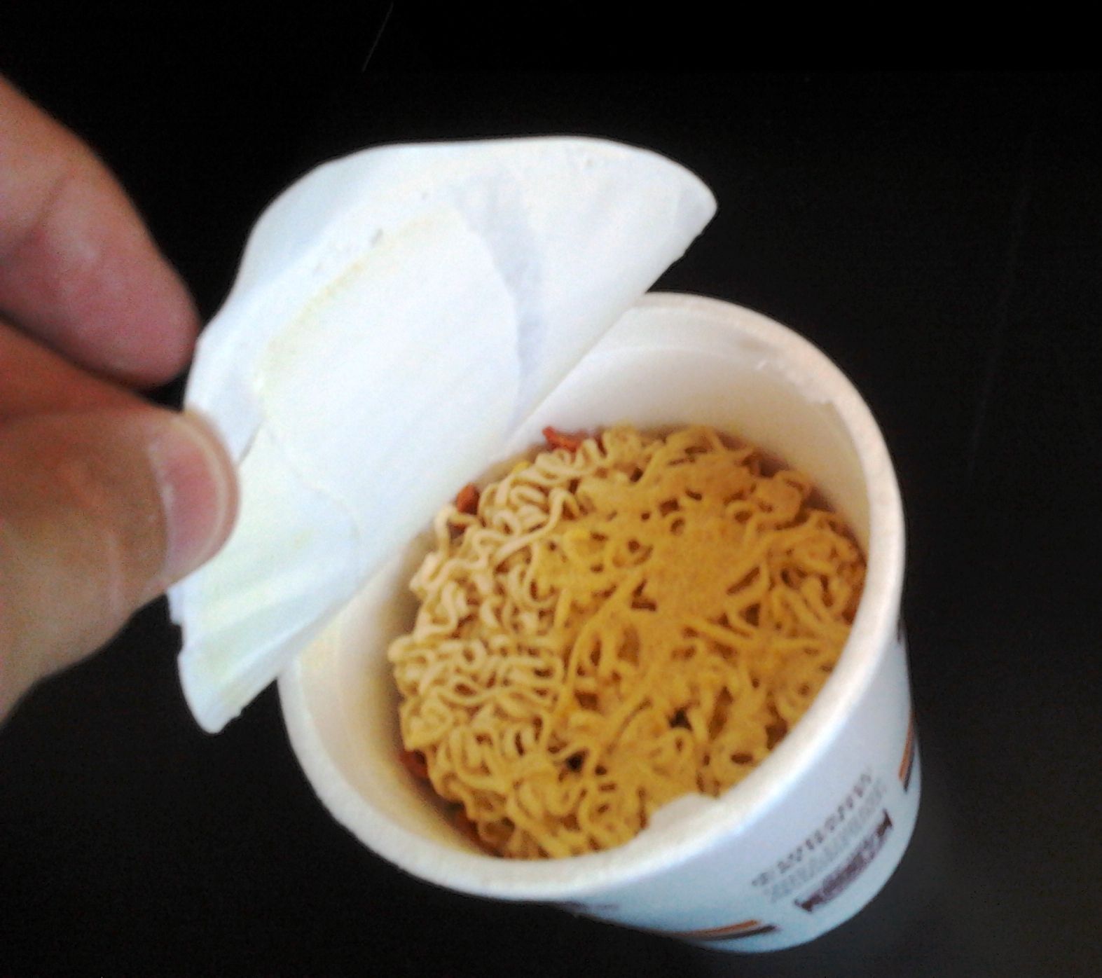 How Many Ounces Of Water In Cup Of Noodles? DeKookGuide