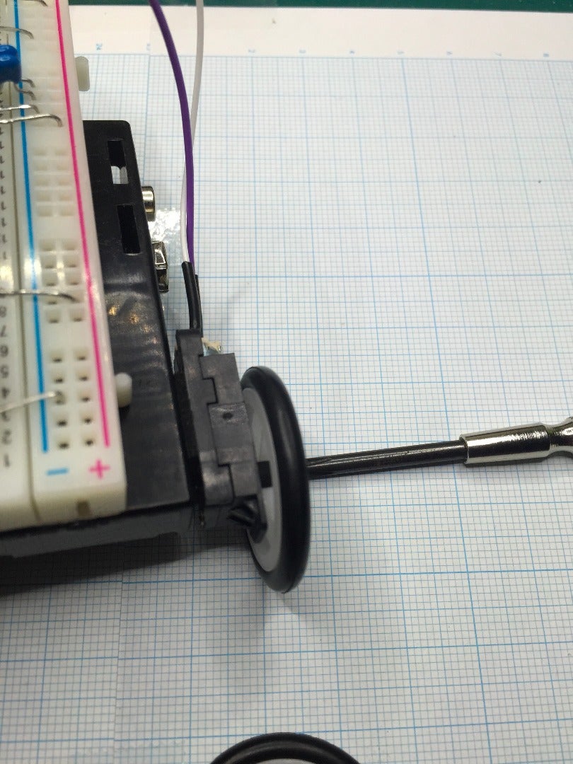 リード線付きギアモータ・タイヤセットのタイヤネジ止め