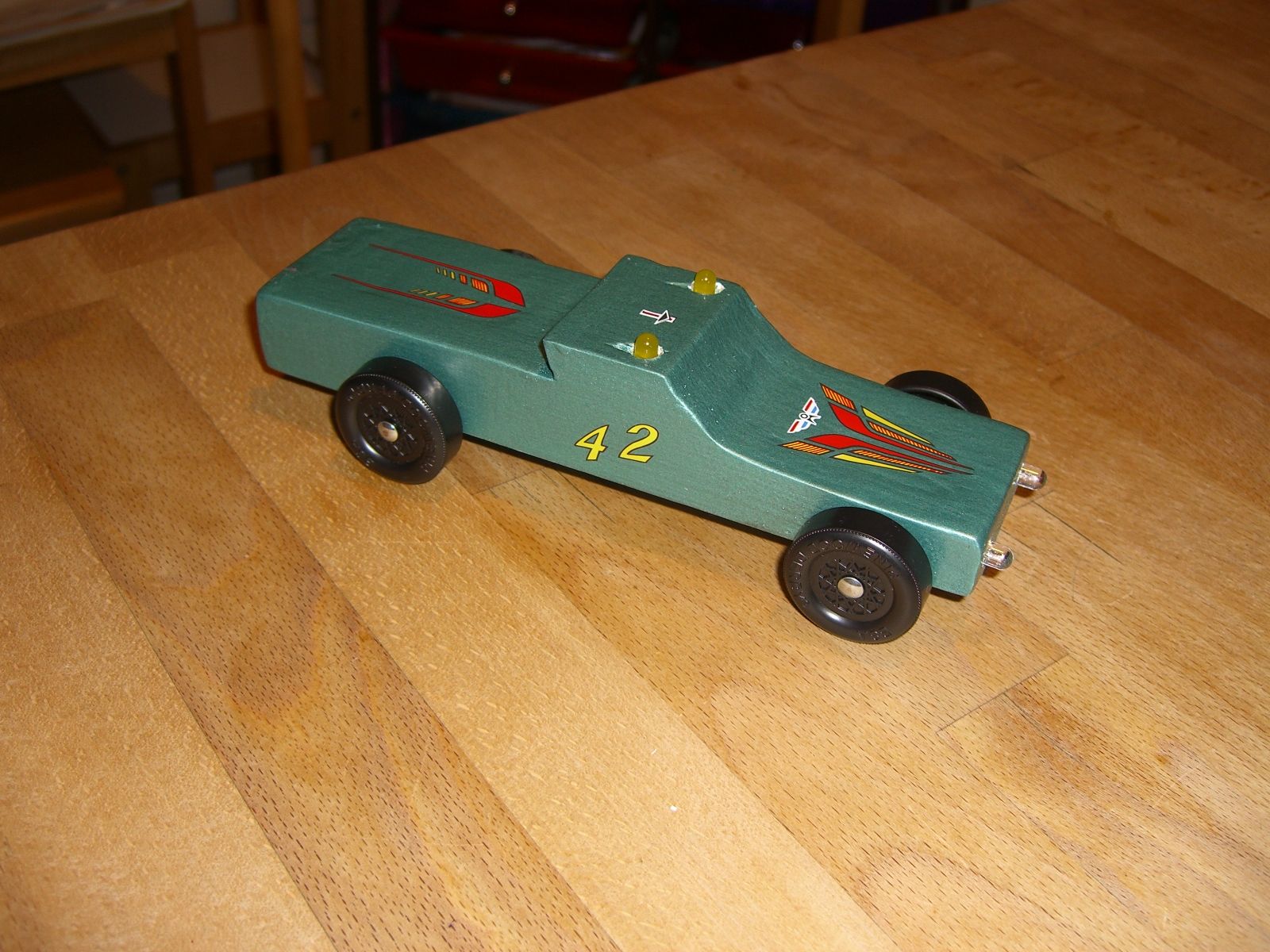Pinewood Derby with programmable LEDs