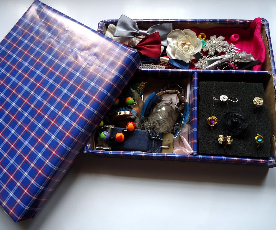 Cardboard Jewelry Organizer 