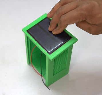 Memasang Panel Surya dan Baterai