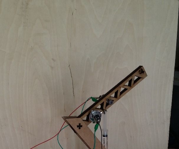 Lasercut Crane W. Automatic Hydraulics