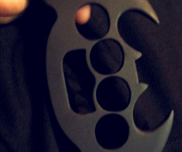 Knuckle Dusters / Batarang