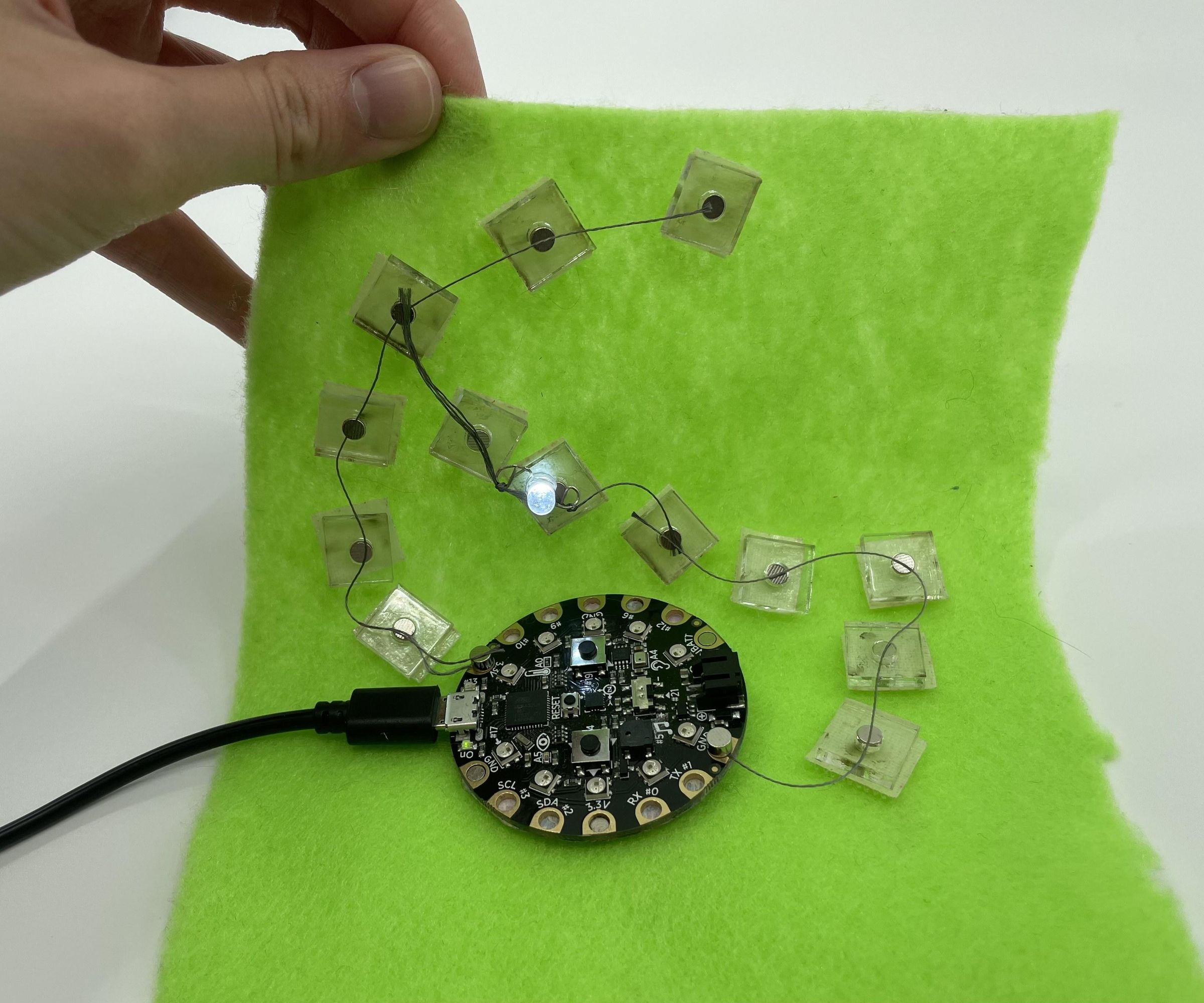 Arrangeable Prototype Board for E-textiles