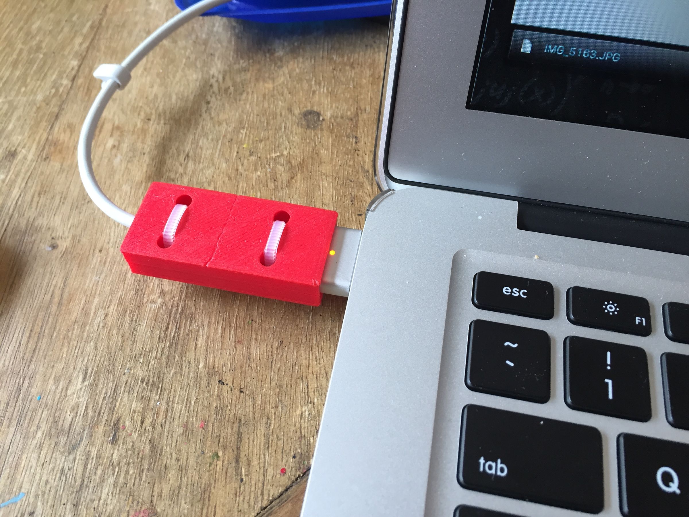 MacBook Power Cord Saver (MagSafe2) 3 Steps (with Pictures