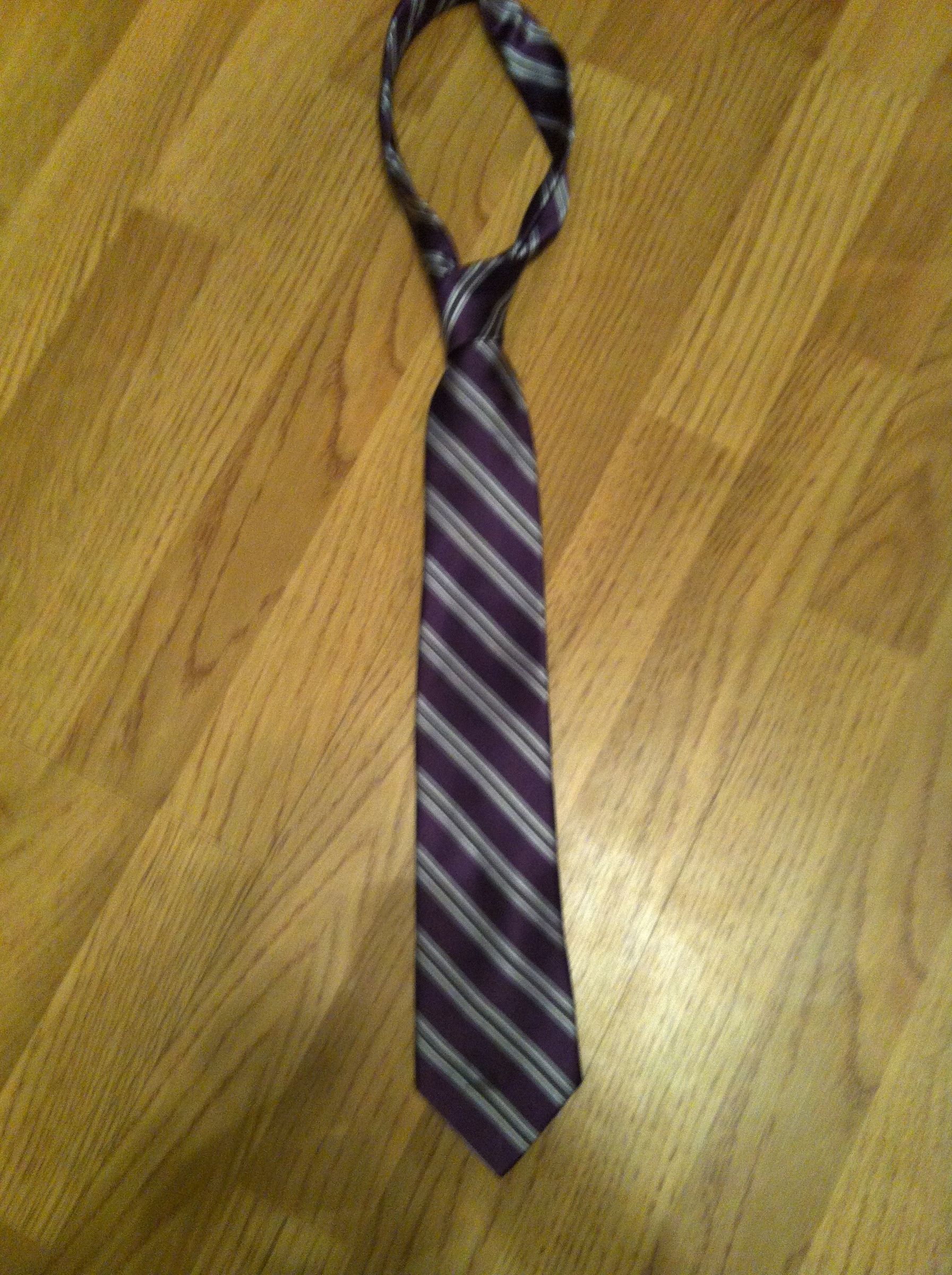 How to Tie a Simple Tie 