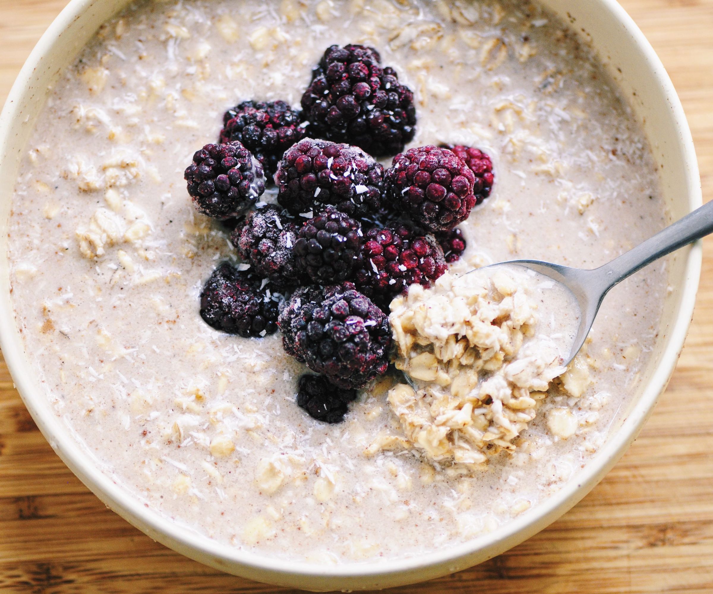 Blackberry Vanilla-Coconut-Chai Spiced Overnight Oats (Vegan, Gluten Free) 