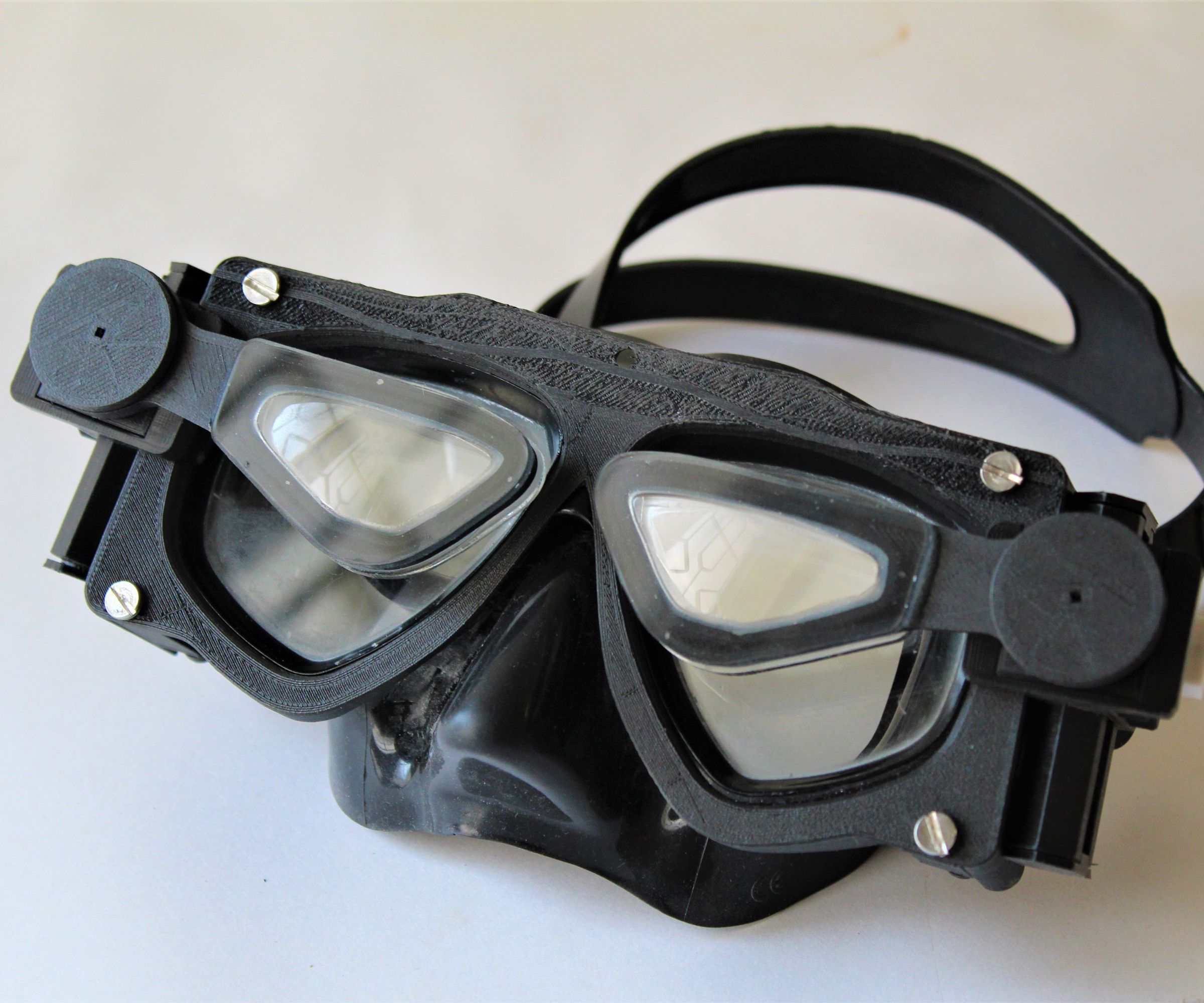 Diving Mask With Custom Add-on Lenses (V2.0) made using Photogrammetry