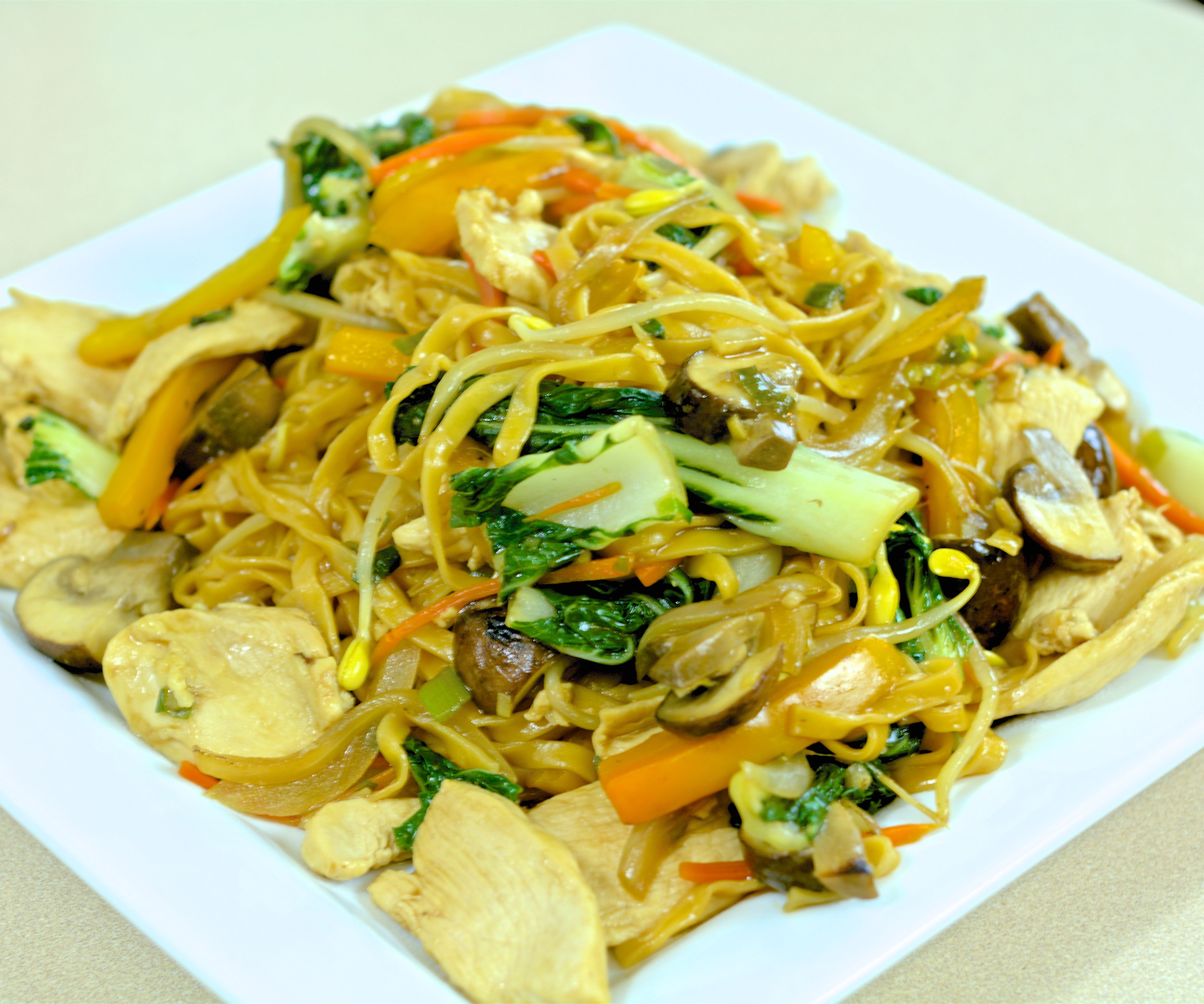 Chow Mein with Velveted Chicken 