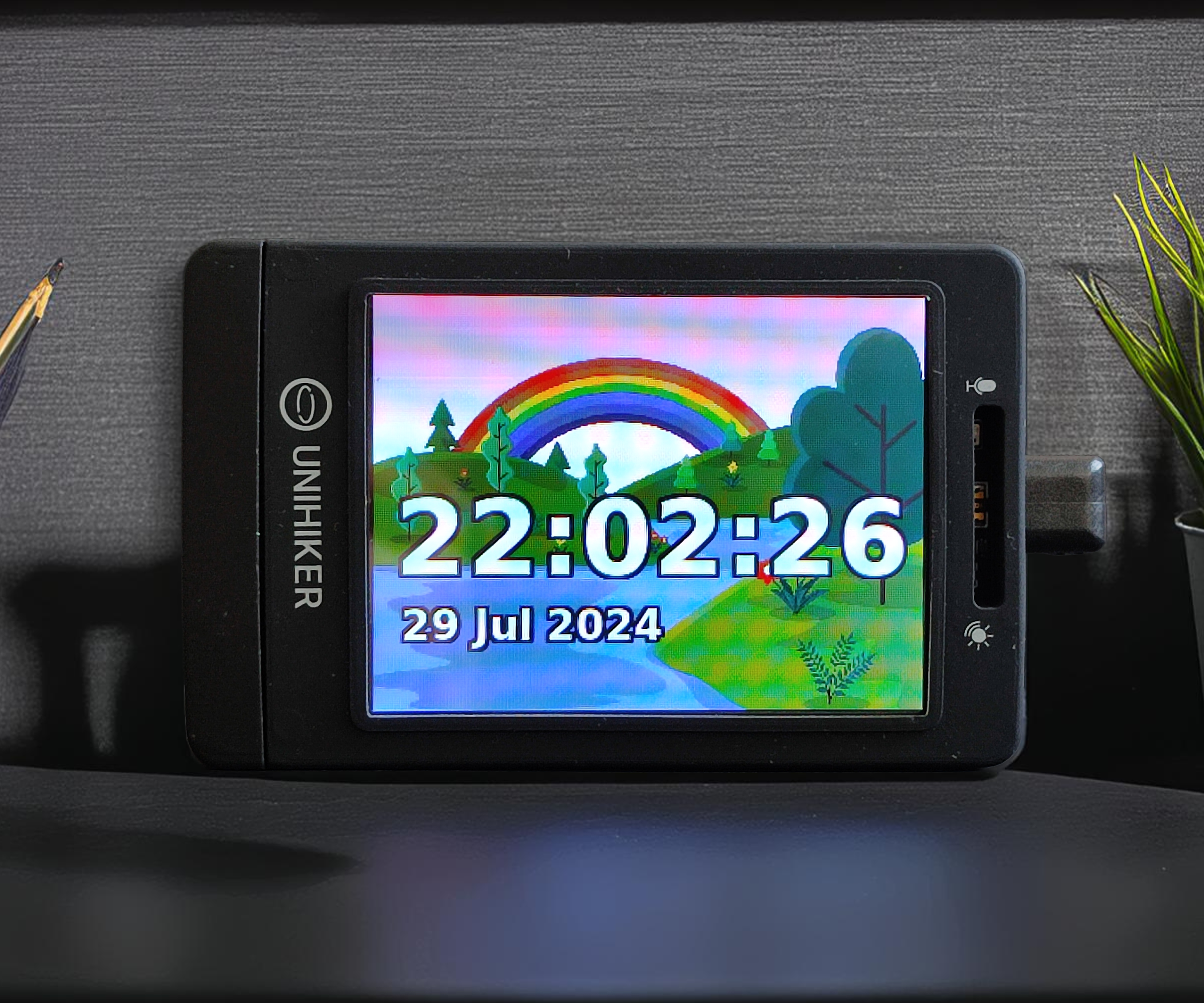 EcoSpectrum Timepiece : a Desk Clock