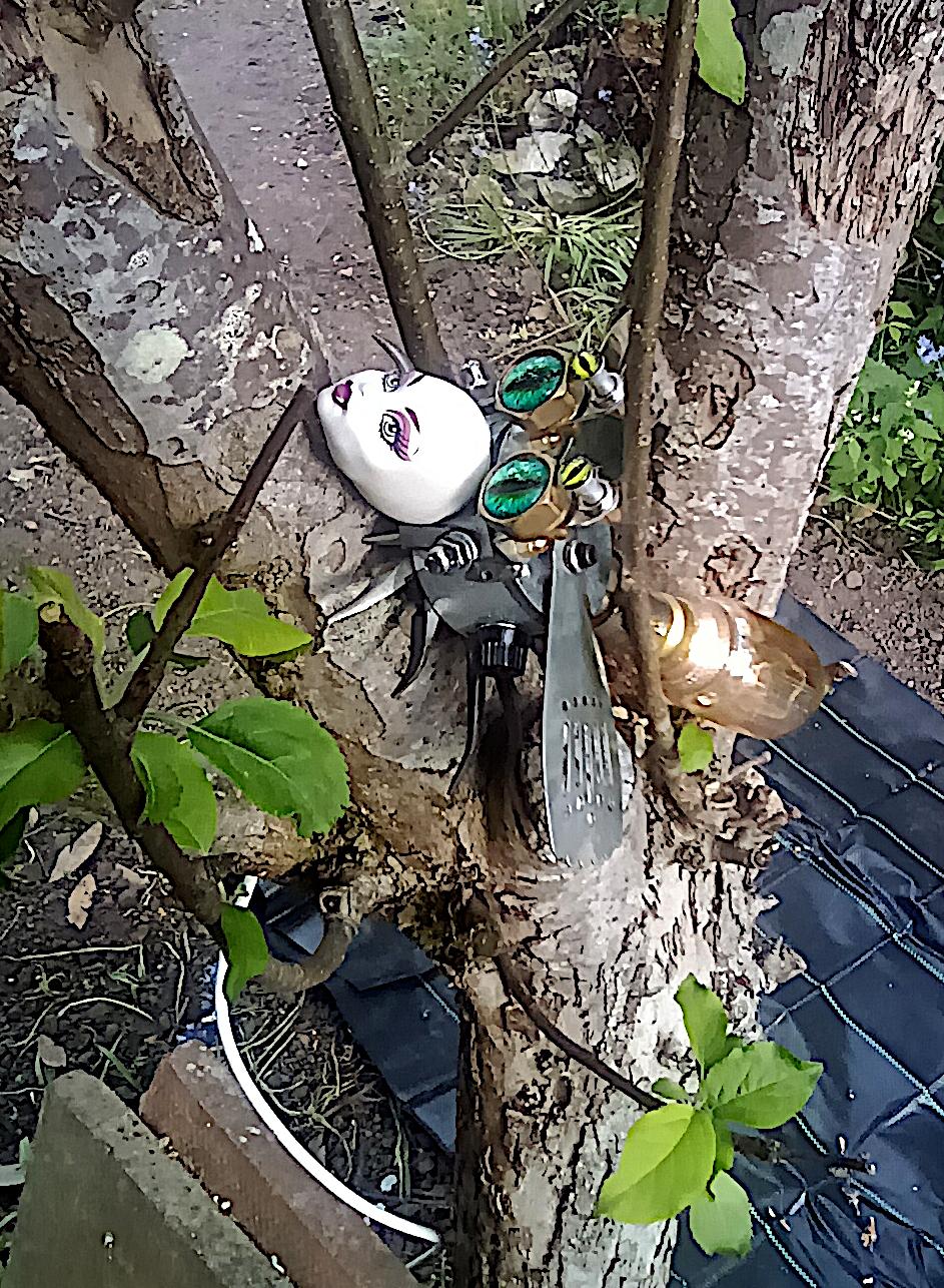 Robot Flyder Light (Roboticea Volans Aranea Metallicus Illuminatus)