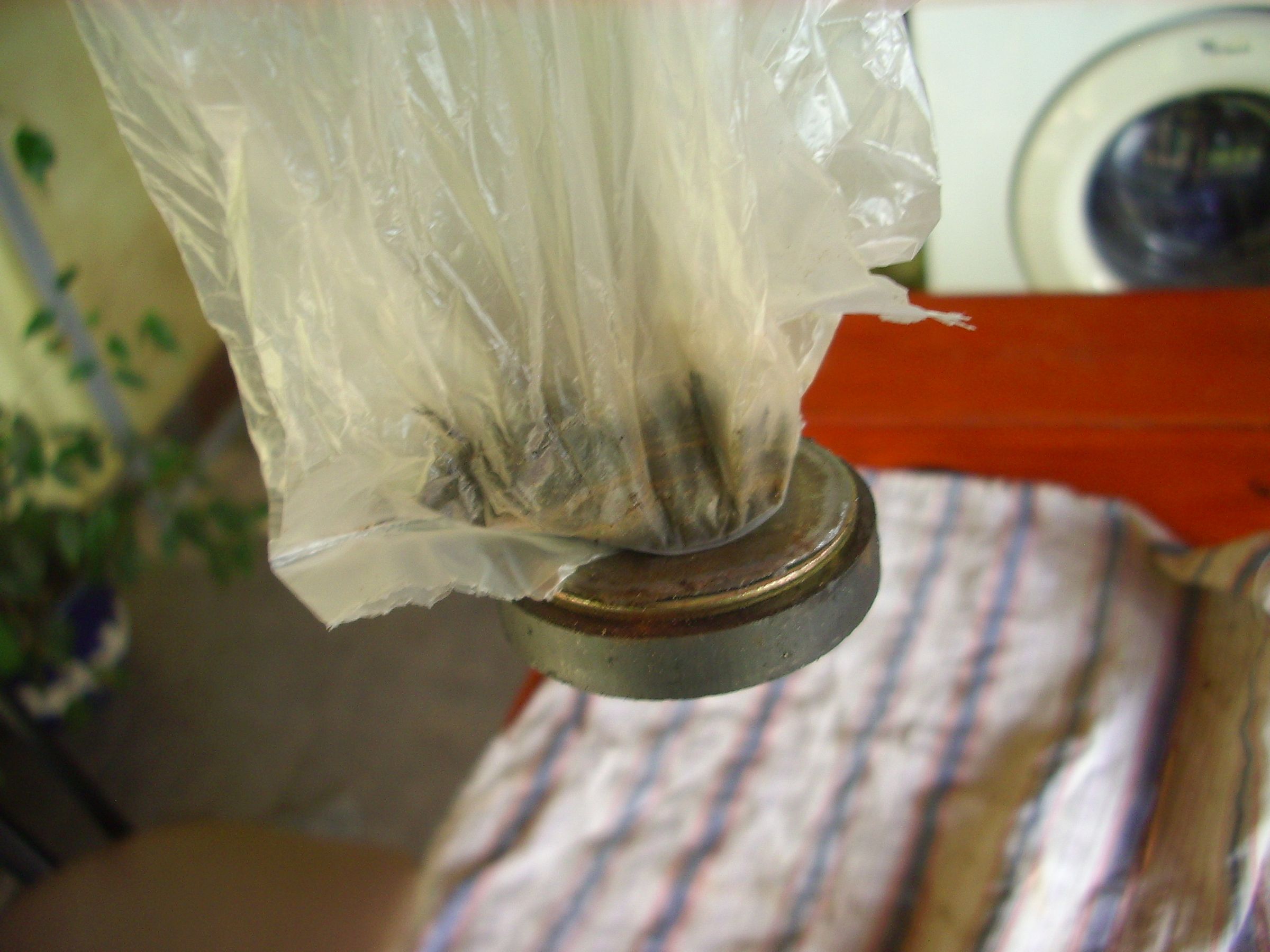 Cosechando Limaduras De Hierro (harvesting Iron Filings)