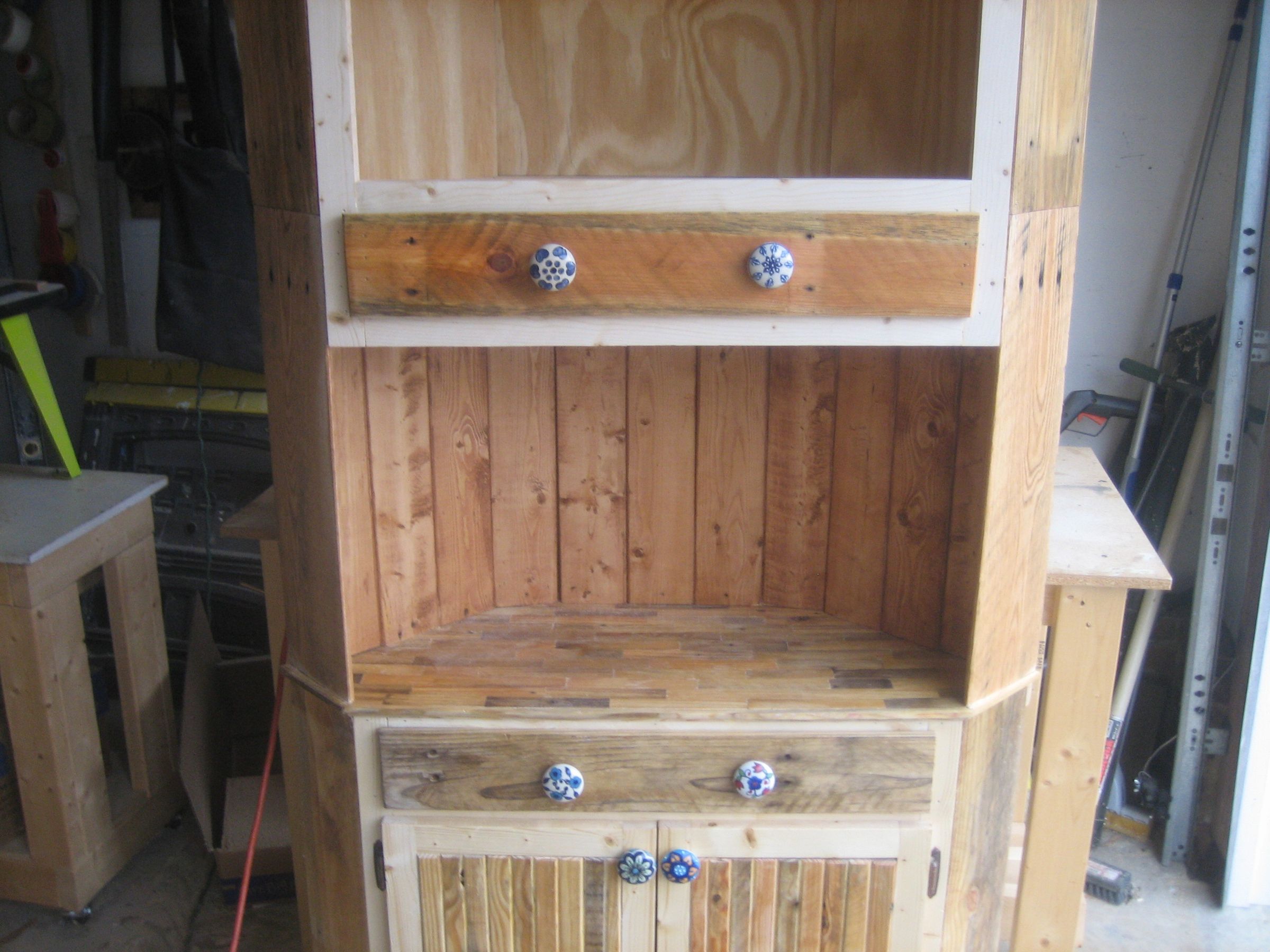 KITCHEN CORNER HUTCH : 18 Steps (with Pictures) - Instructables